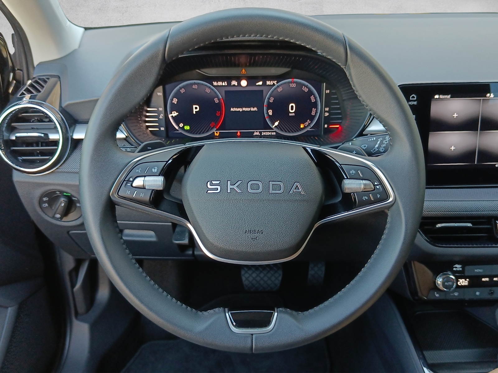 SKODA Fabia 1.0 TSI Selection Tour DSG*Navi*Climatronic*LED*Keyless*Kamera*Sitzheizung*-image-9
