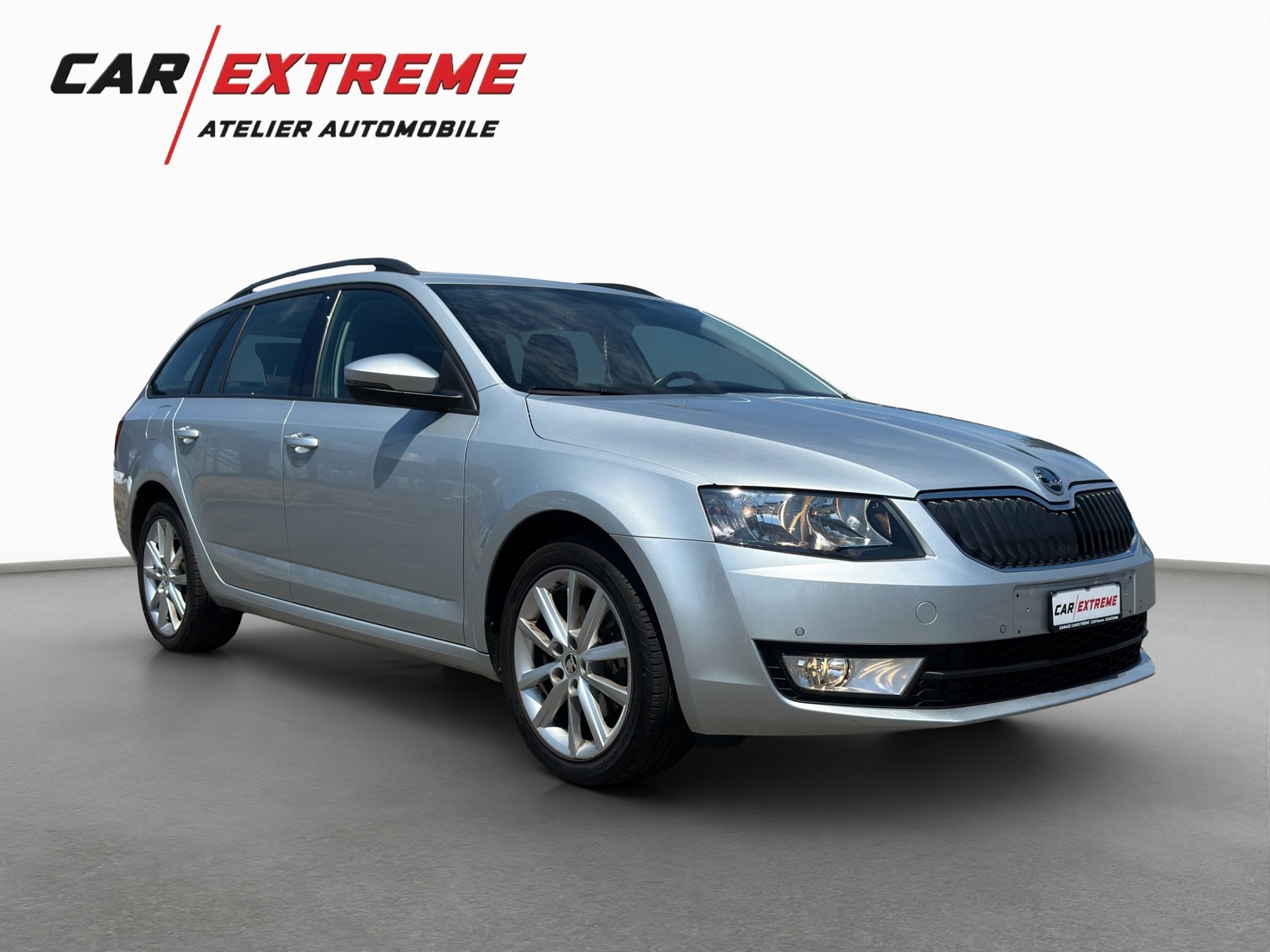 SKODA OCTAVIA-showroom-element-1