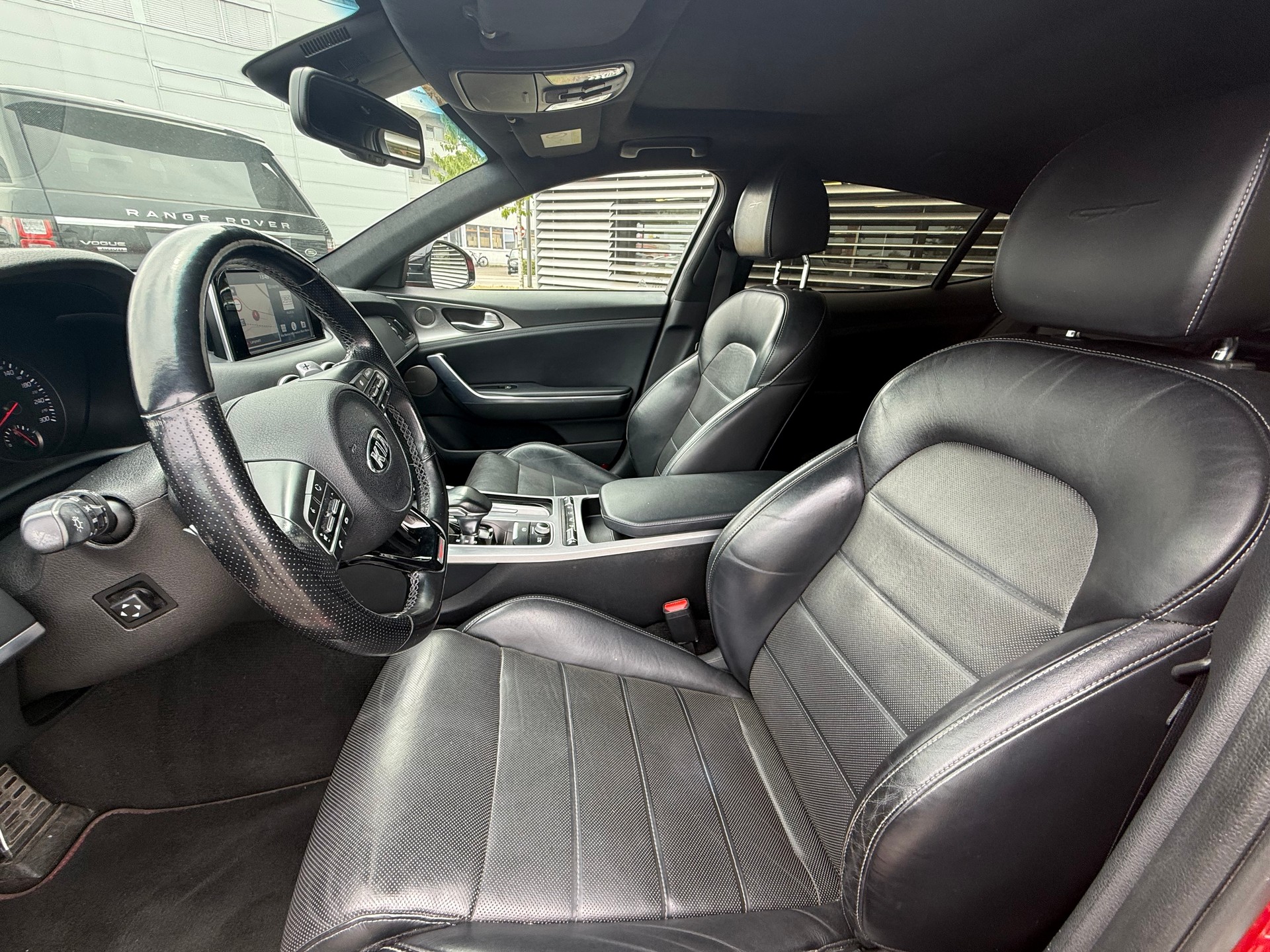 KIA Stinger 3.3 T-GDi GT Automat AWD-image-9