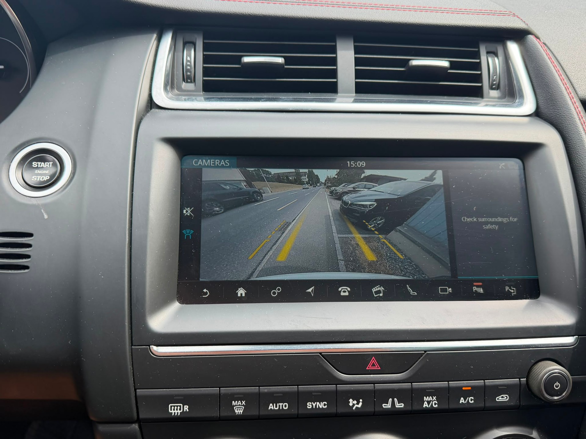 JAGUAR E-Pace 2.0d D180 First Edition AWD Automatik-image-14