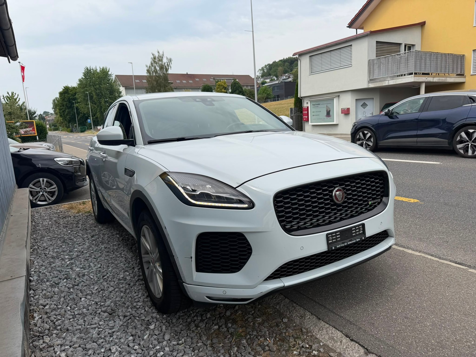 JAGUAR E-Pace 2.0d D180 First Edition AWD Automatik-showroom-element-2
