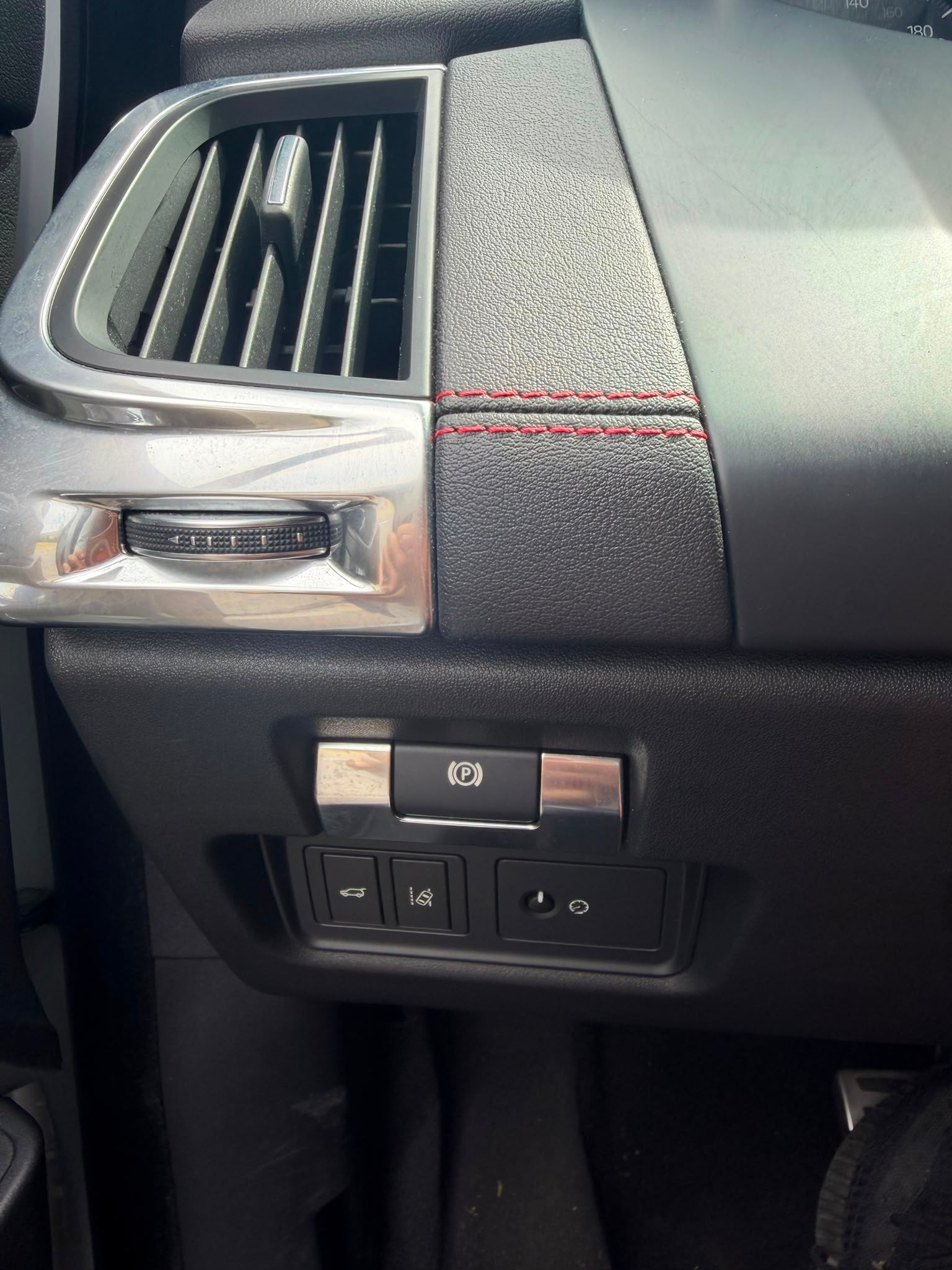 JAGUAR E-Pace 2.0d D180 First Edition AWD Automatik-image-17