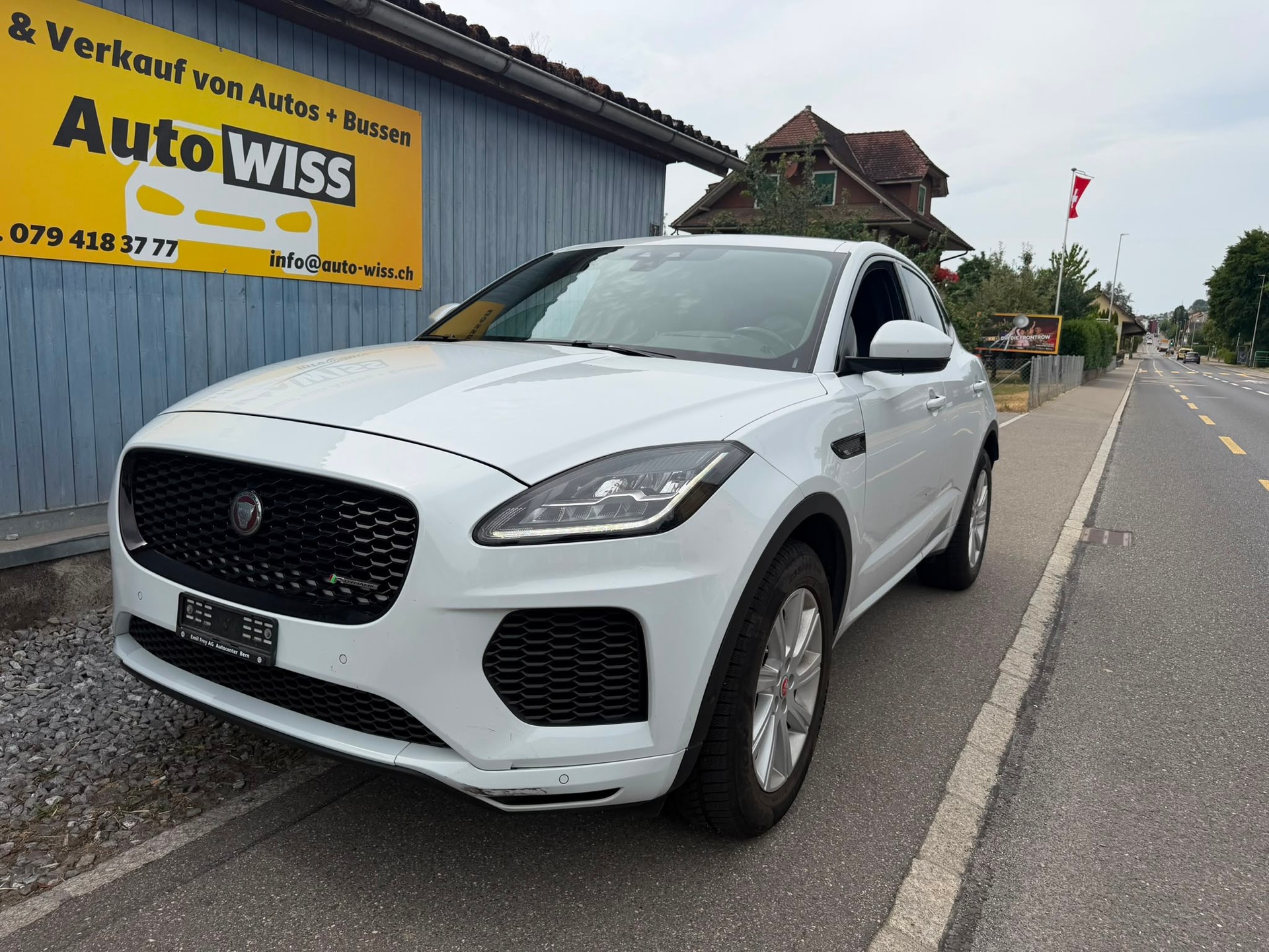 JAGUAR E-Pace 2.0d D180 First Edition AWD Automatik-showroom-element-1