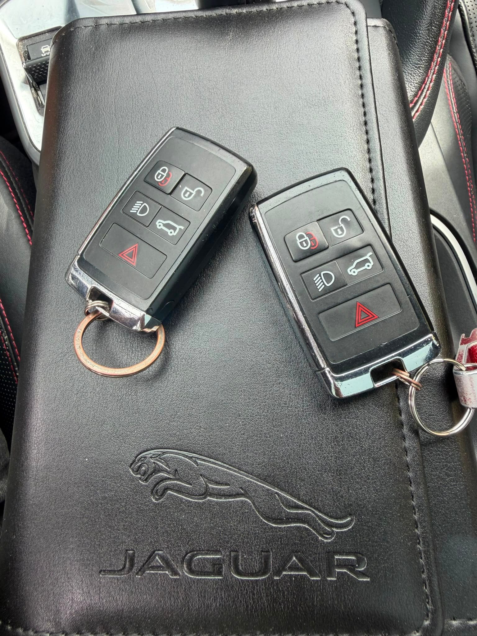 JAGUAR E-Pace 2.0d D180 First Edition AWD Automatik-image-19