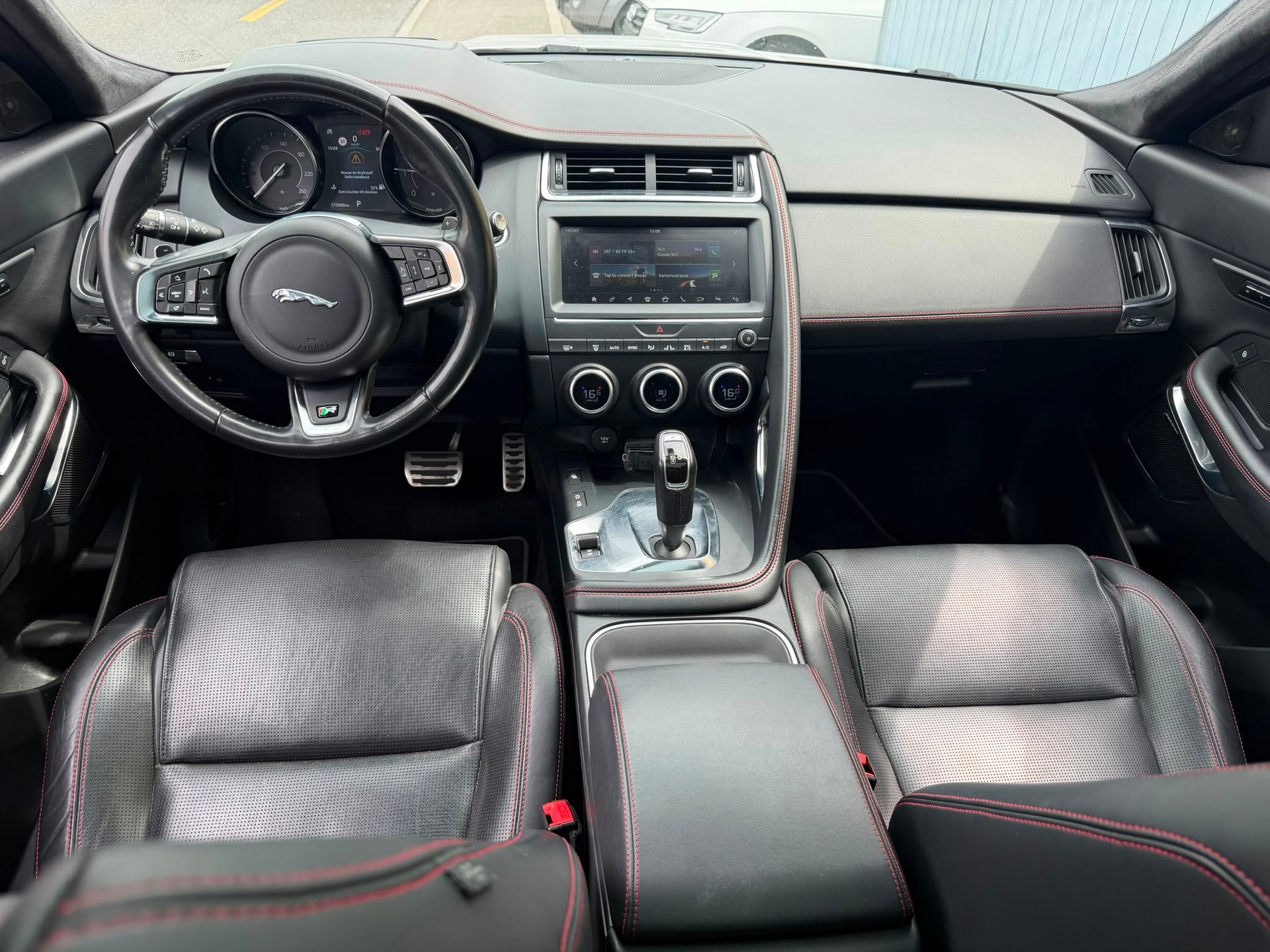 JAGUAR E-Pace 2.0d D180 First Edition AWD Automatik-image-9