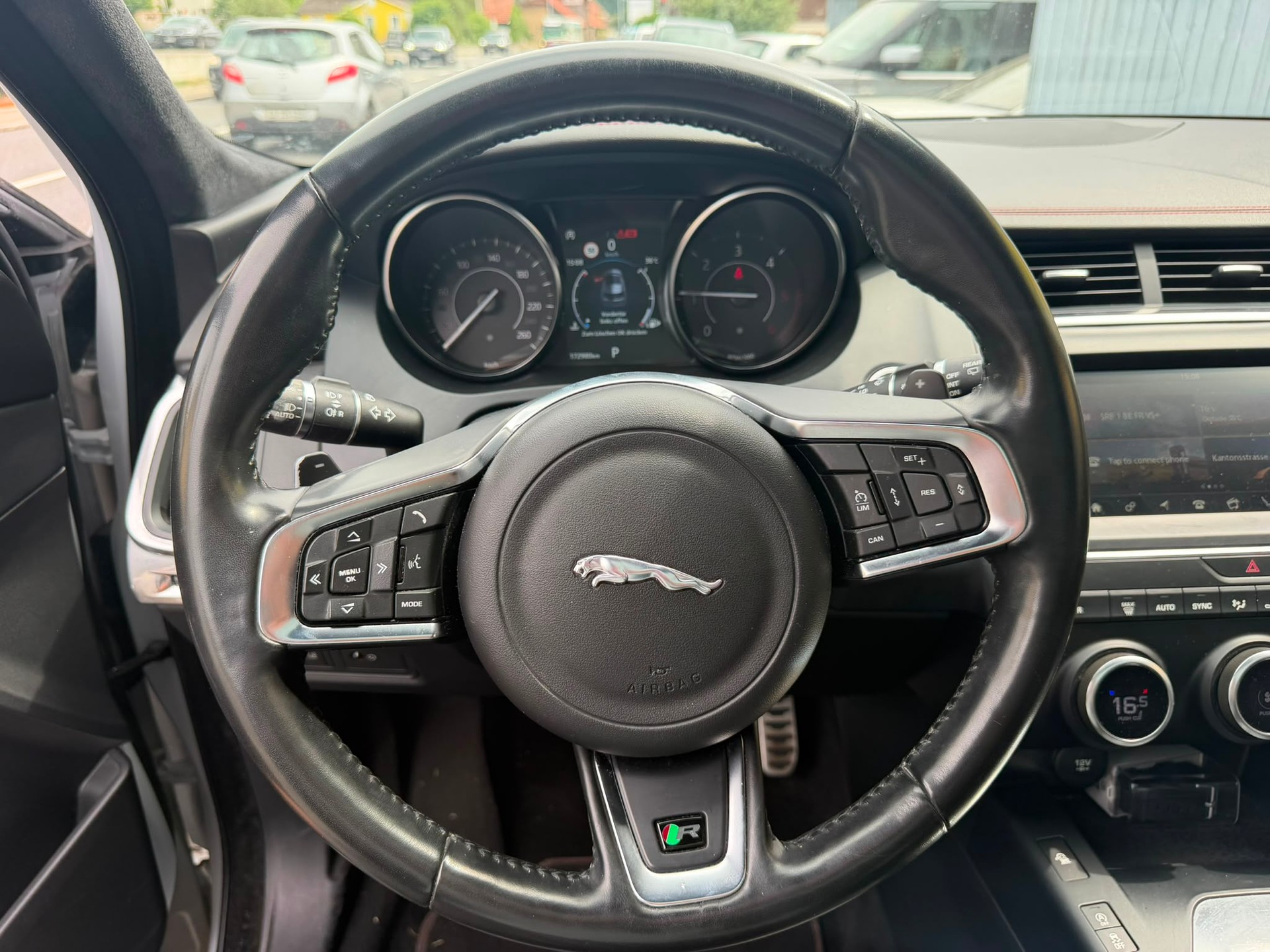 JAGUAR E-Pace 2.0d D180 First Edition AWD Automatik-image-8