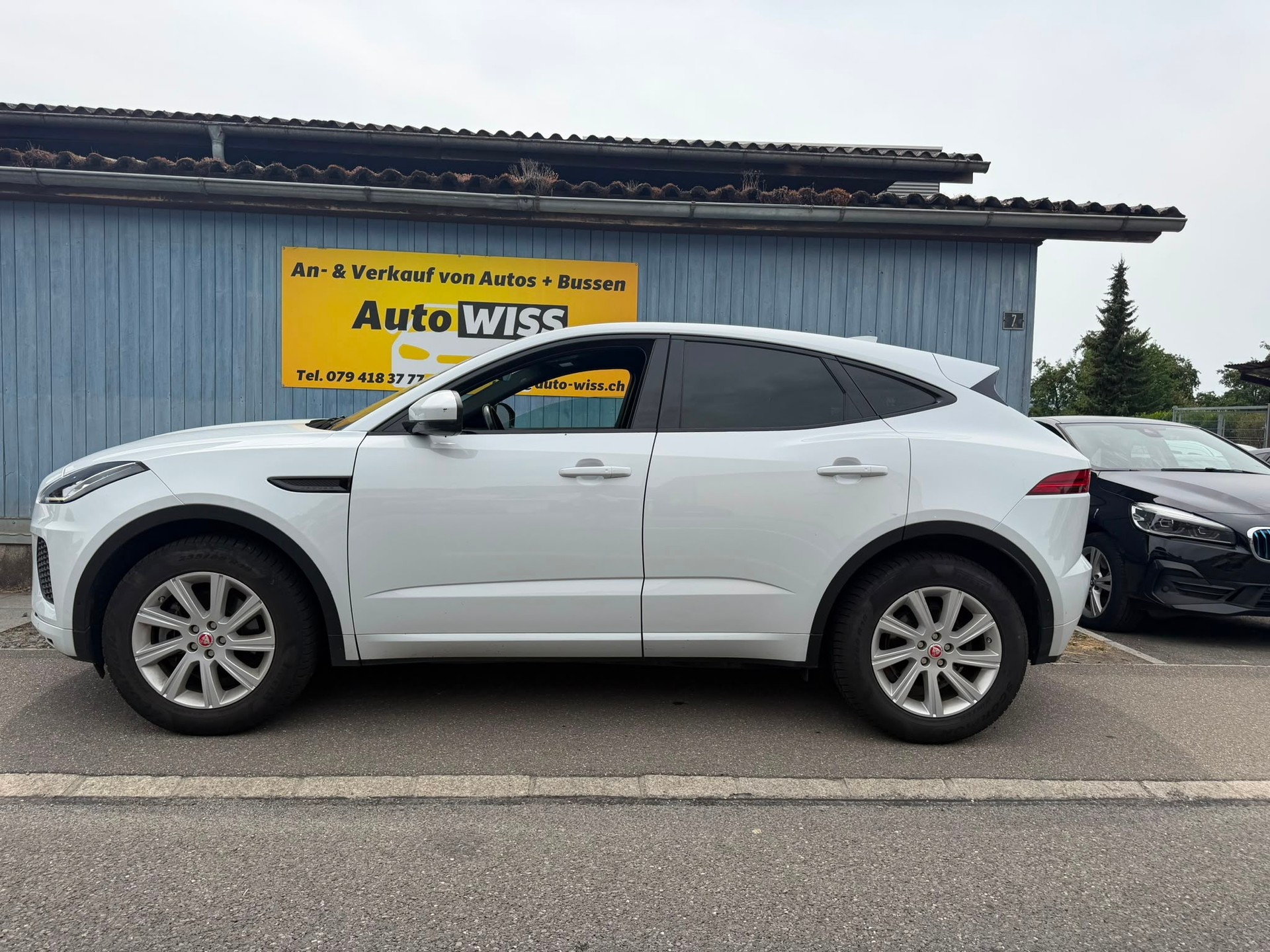 JAGUAR E-Pace 2.0d D180 First Edition AWD Automatik-showroom-element-3
