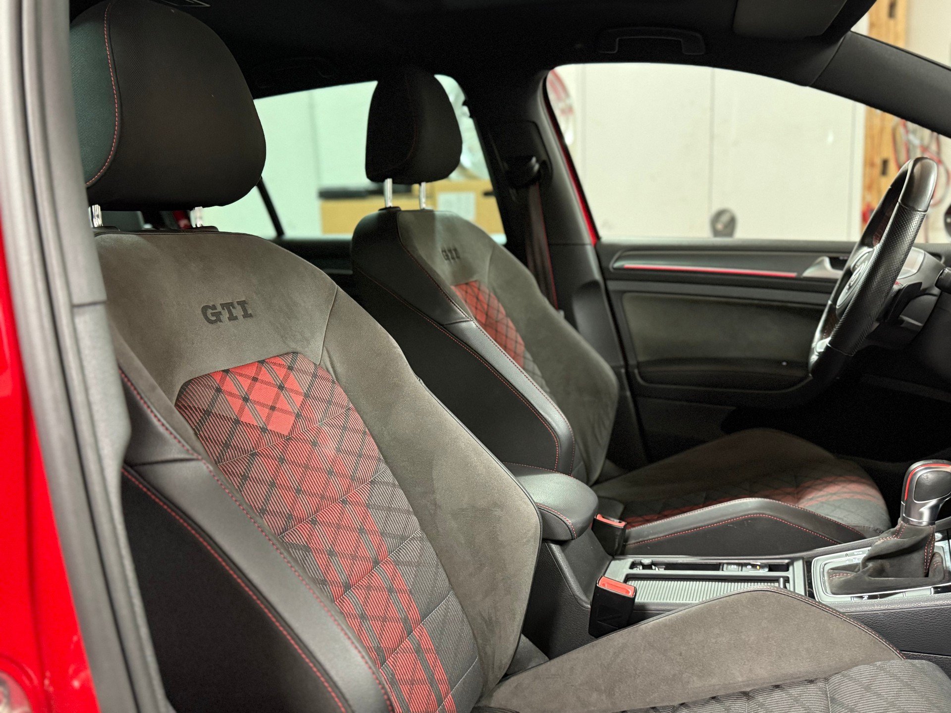 VW Golf 2.0 TSI GTI TCR DSG-image-12