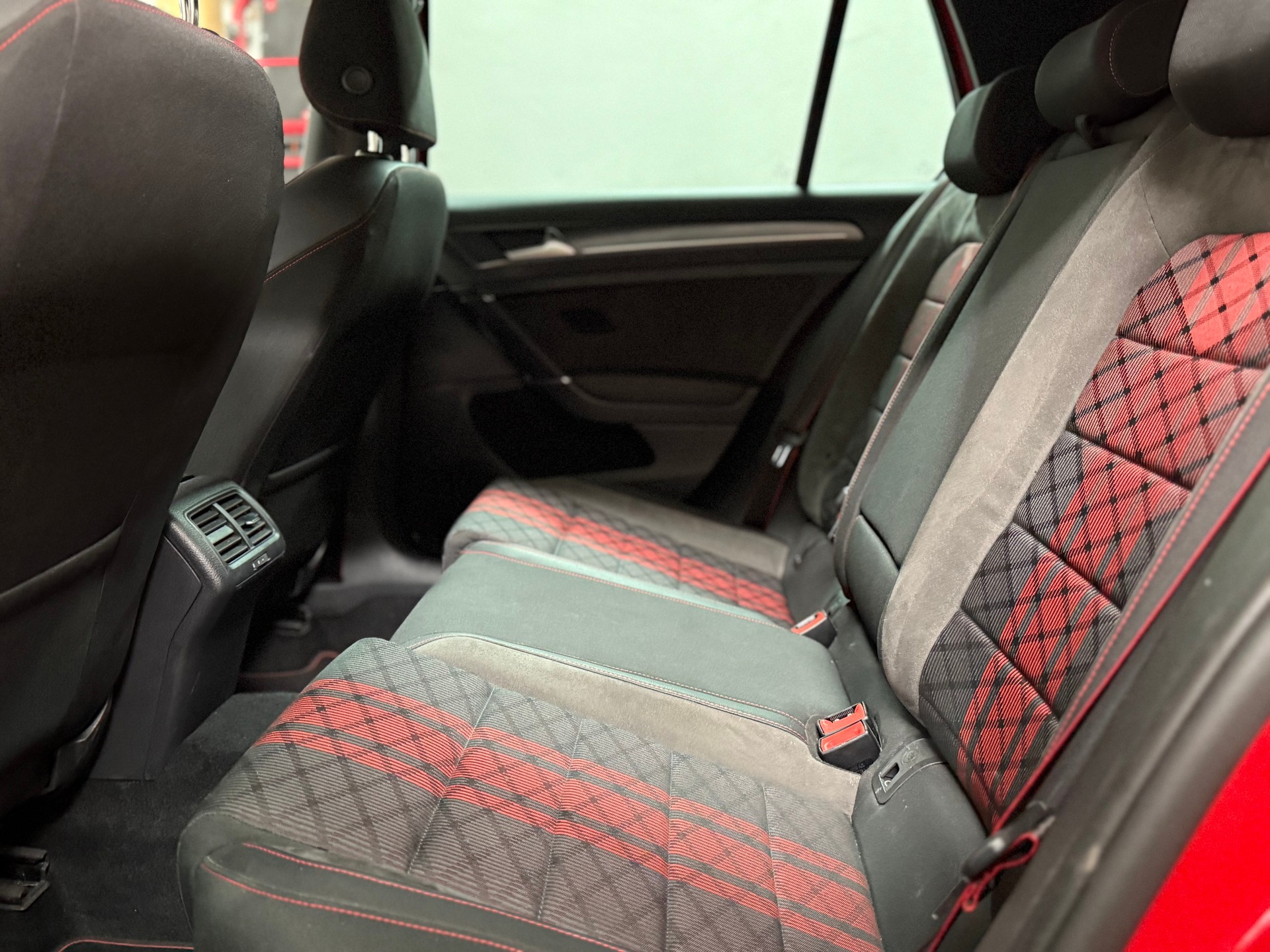 VW Golf 2.0 TSI GTI TCR DSG-image-8