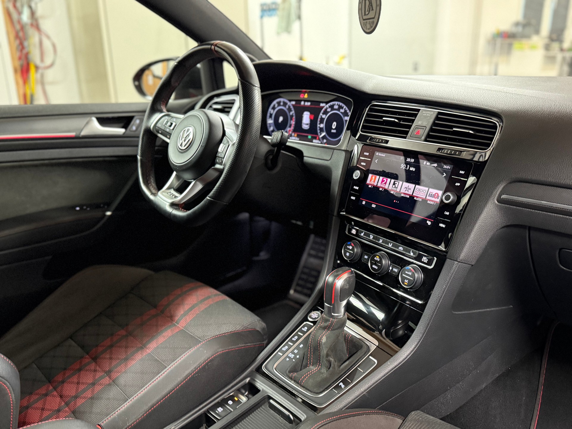 VW Golf 2.0 TSI GTI TCR DSG-image-11