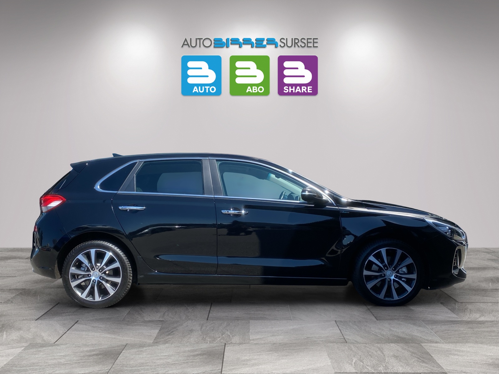 HYUNDAI i30 1.4 T-GDi Launch-showroom-element-3