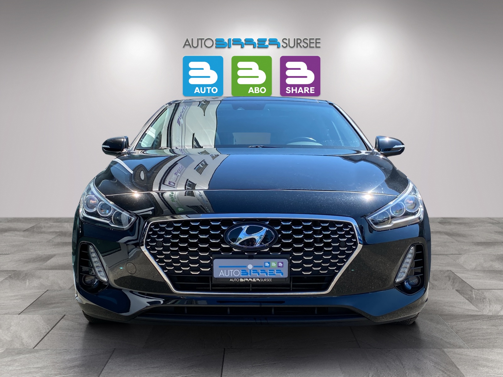 HYUNDAI i30 1.4 T-GDi Launch-showroom-element-1