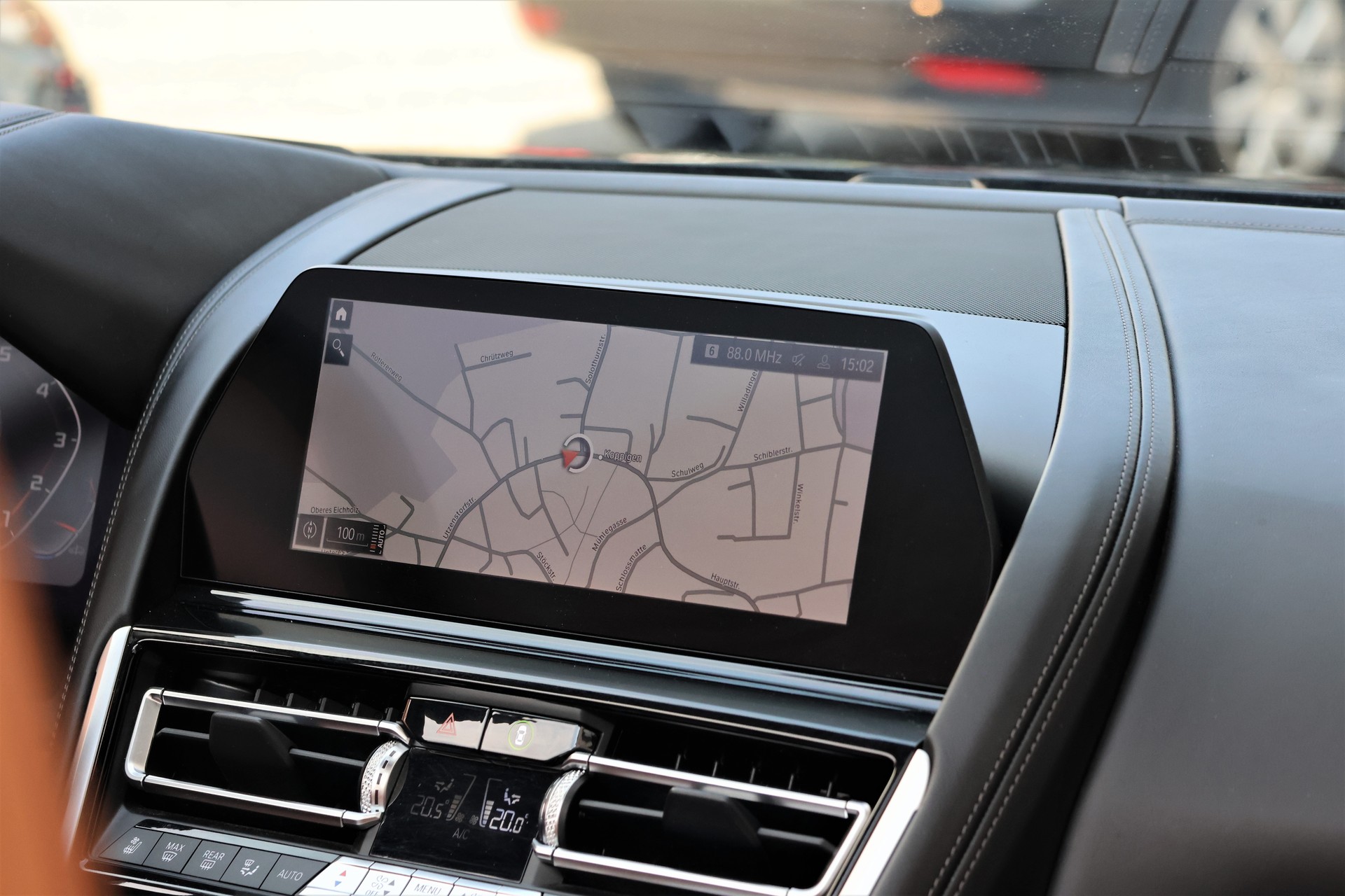 BMW M850i xDrive Steptronic (CH) *Individual Cognac*-image-25