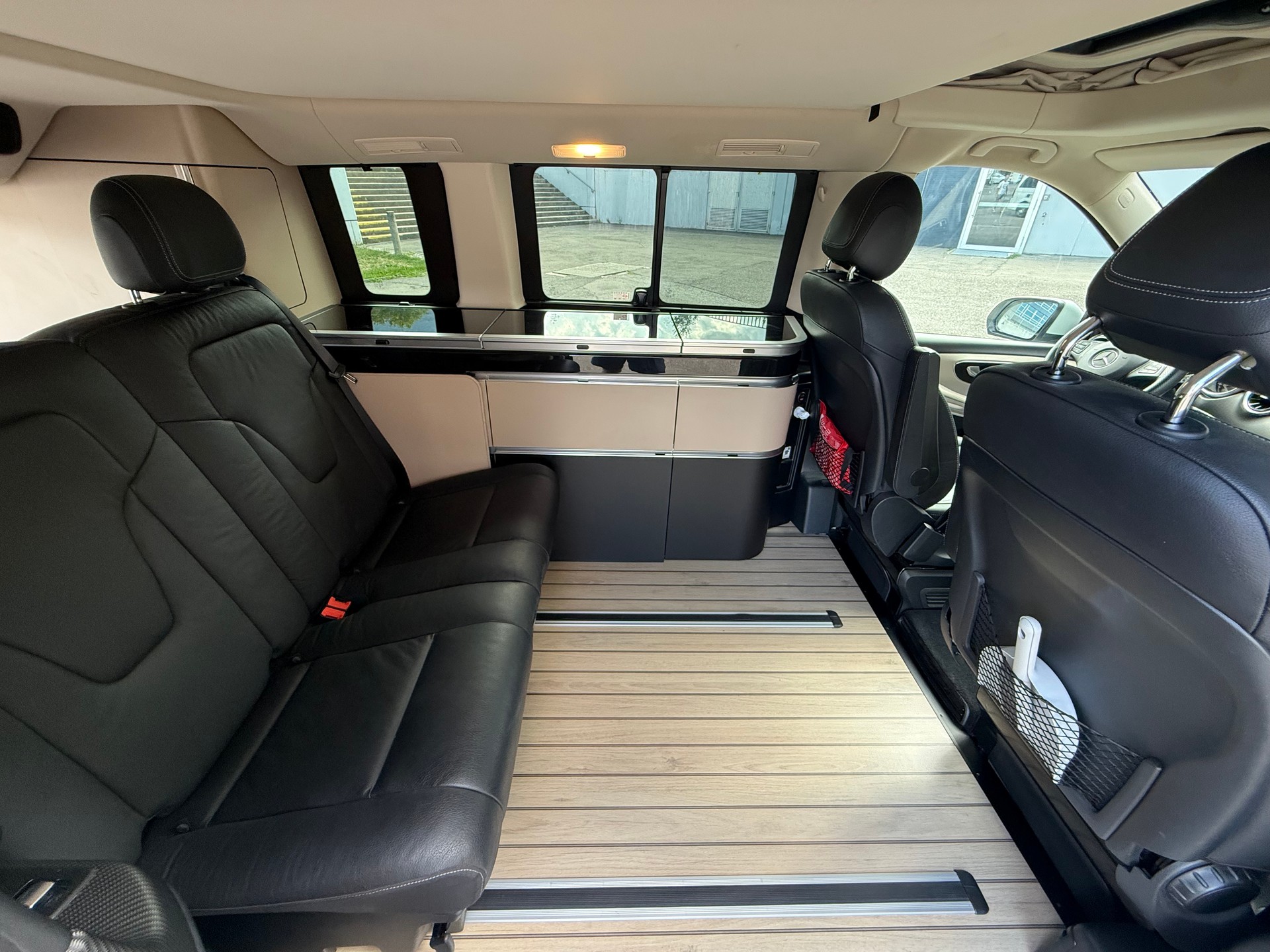 MERCEDES-BENZ 300 d 4Matic-image-10
