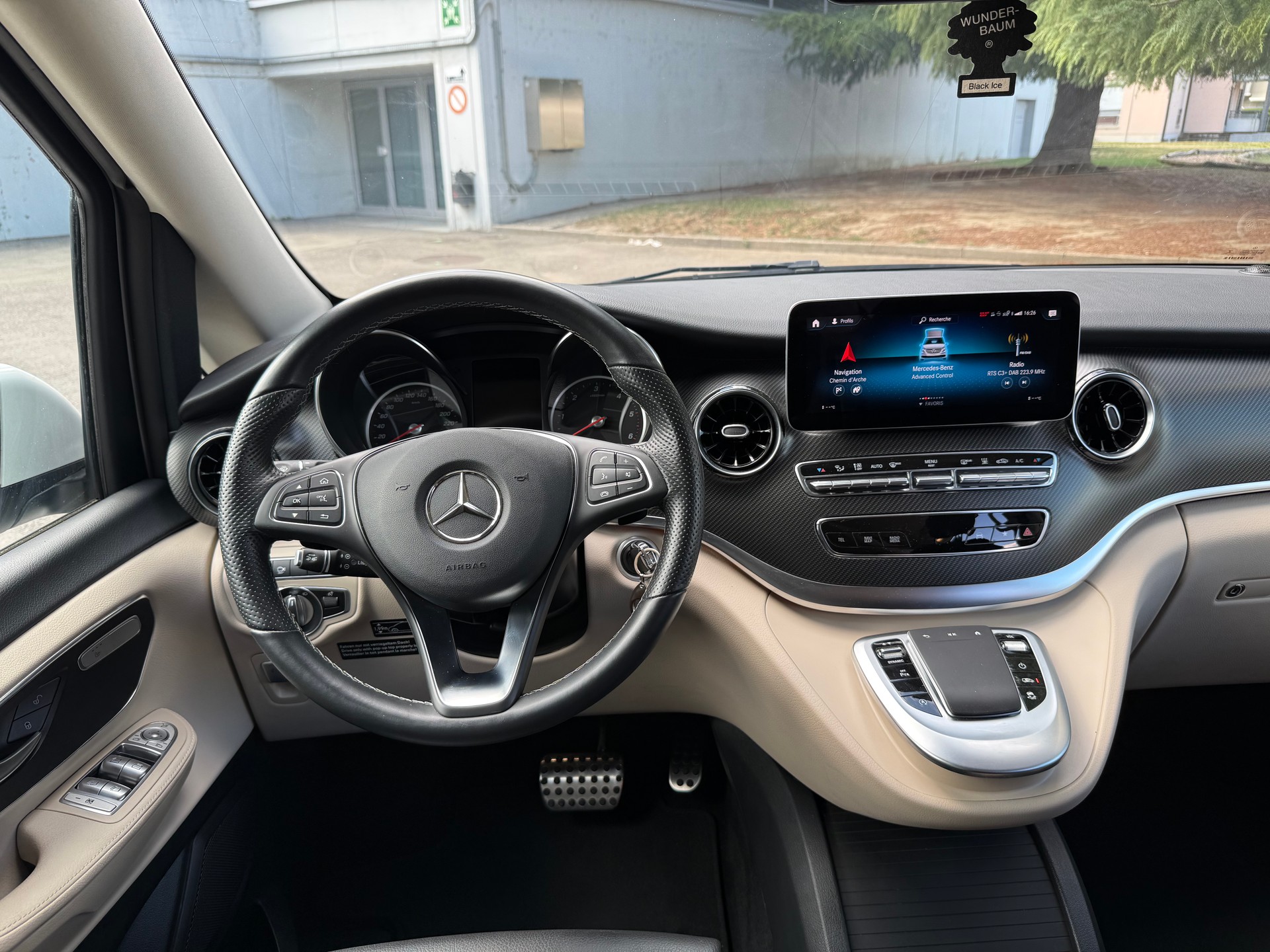 MERCEDES-BENZ 300 d 4Matic-image-5