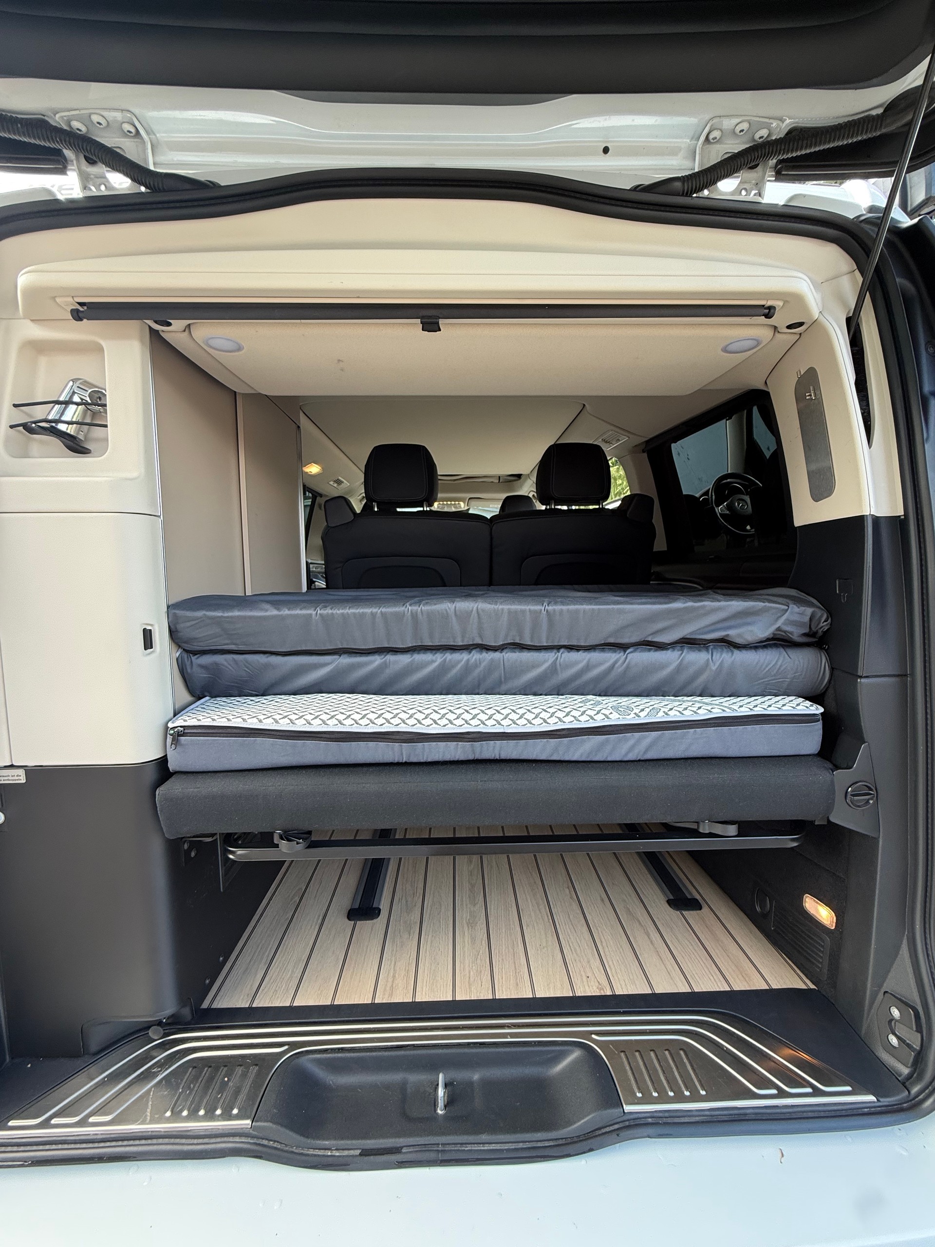 MERCEDES-BENZ 300 d 4Matic-image-12