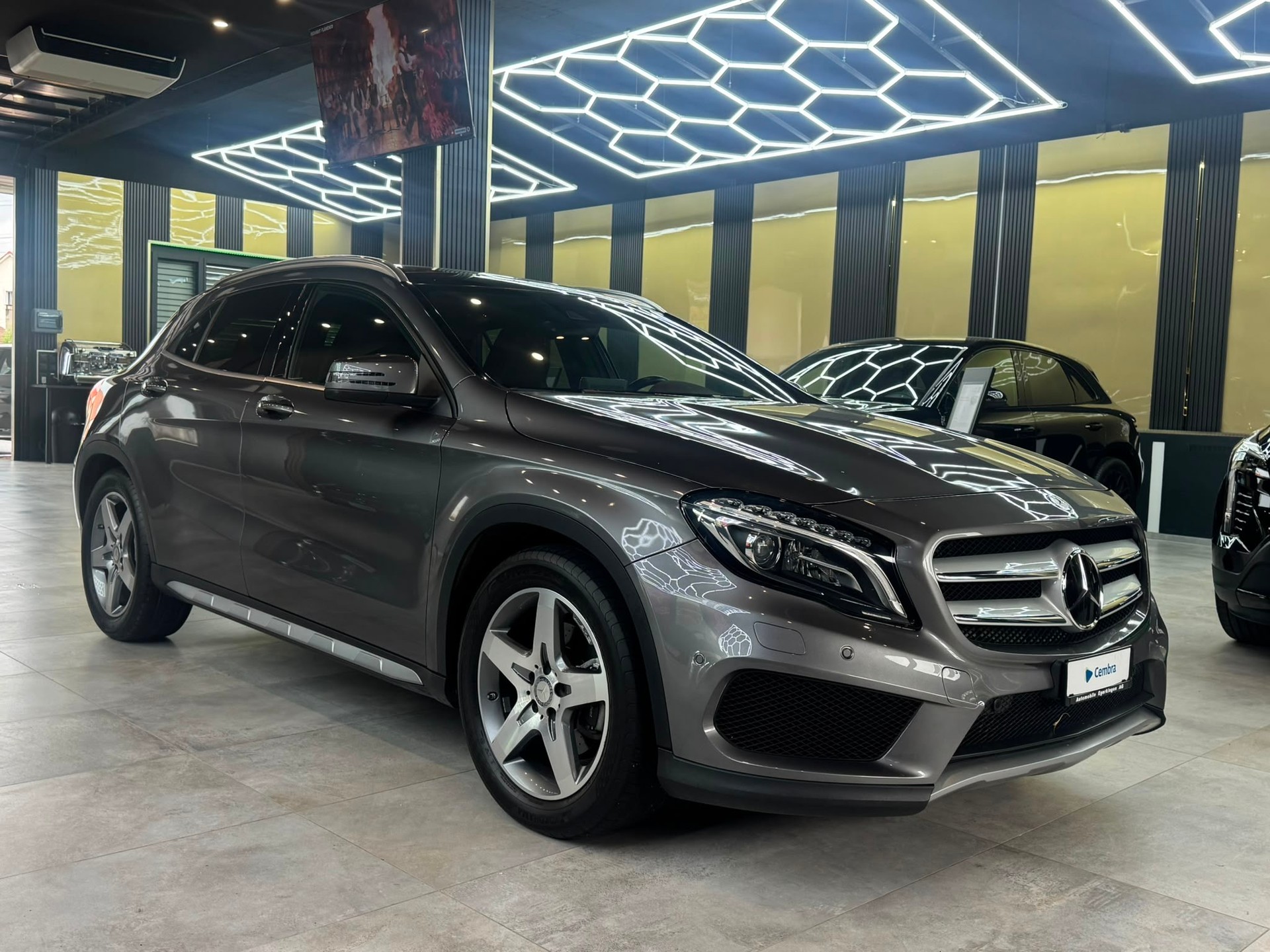 MERCEDES-BENZ GLA 250 AMG Line 4Matic 7G-DCT-showroom-element-2