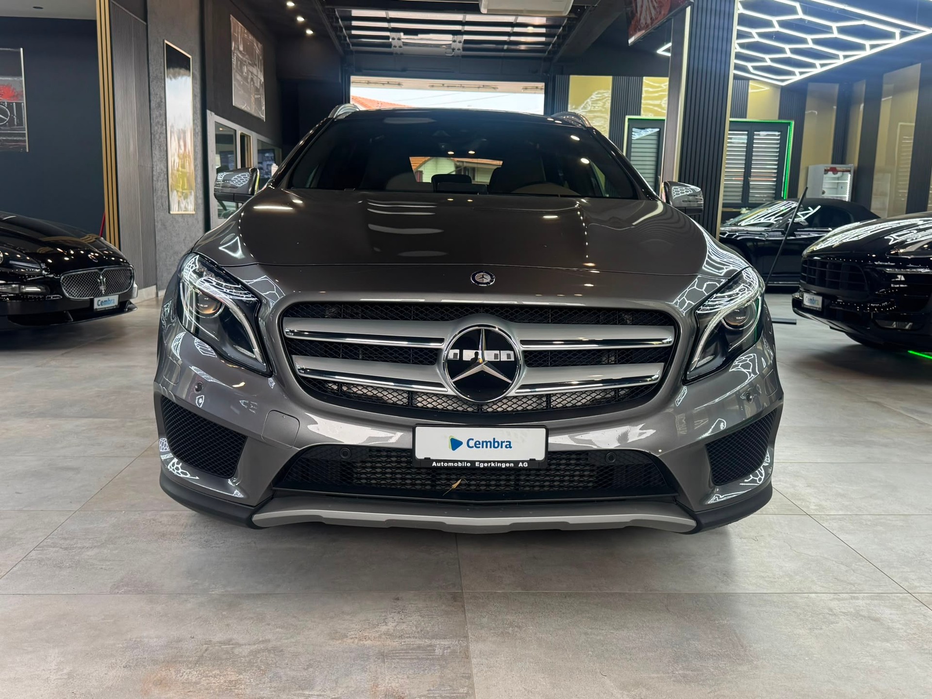 MERCEDES-BENZ GLA 250 AMG Line 4Matic 7G-DCT-showroom-element-1