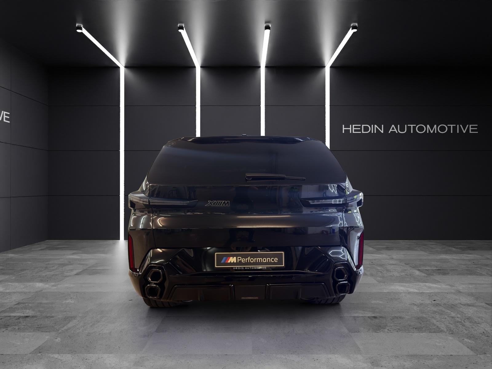 BMW XM 50e Plug-in Hybrid-showroom-element-3