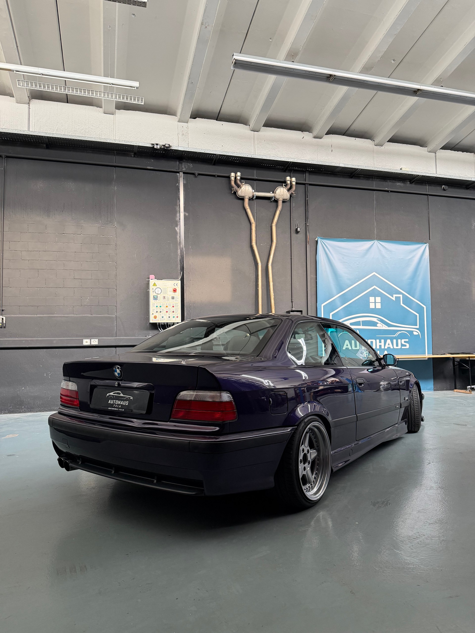 BMW M3 Coupé-showroom-element-1