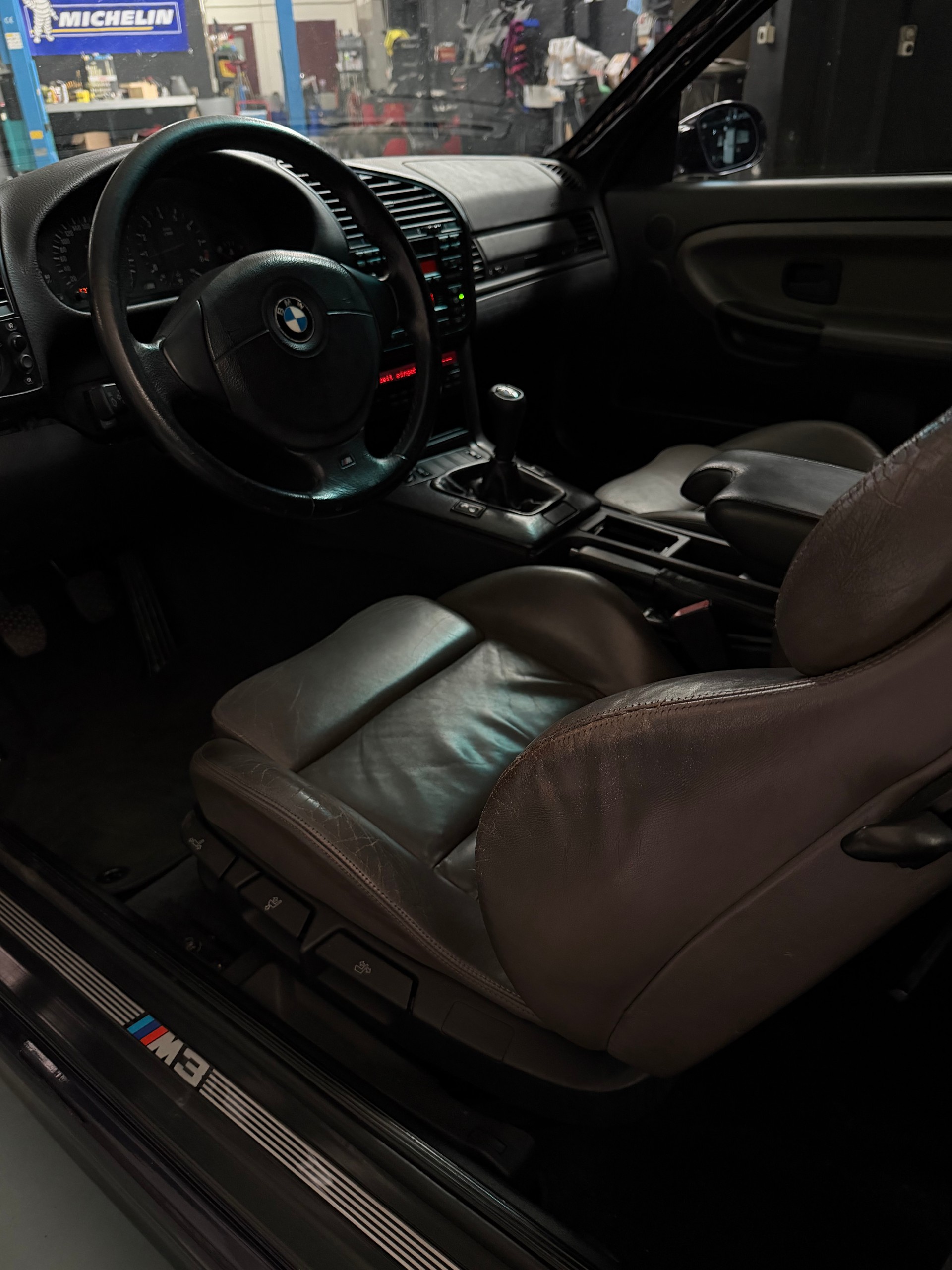 BMW M3 Coupé-showroom-element-3