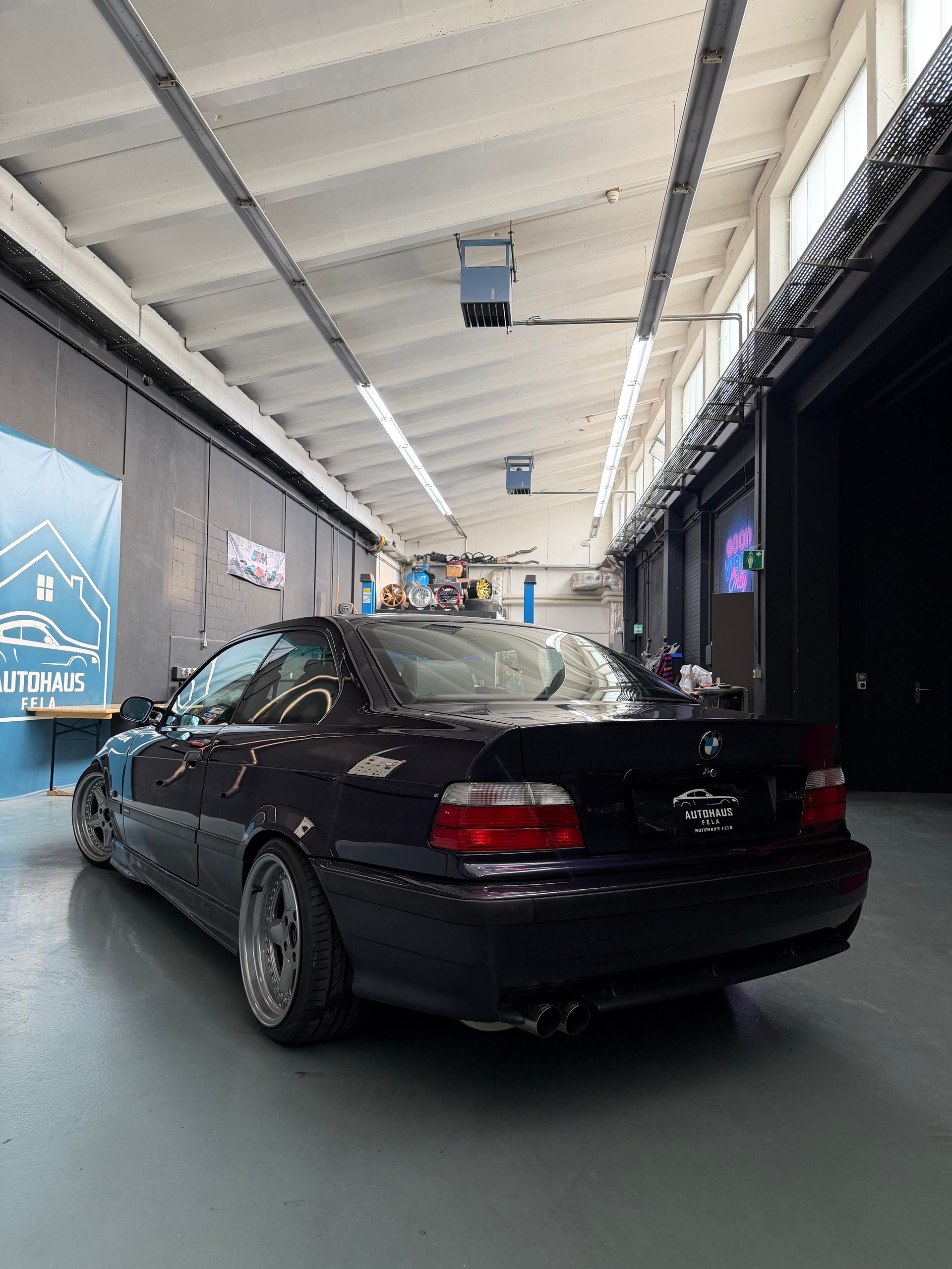 BMW M3 Coupé-showroom-element-2