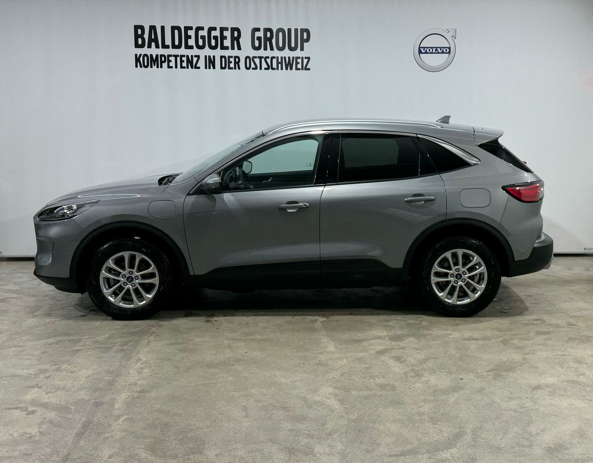 FORD Kuga 2.5 Plug-in Hybrid Titani-showroom-element-1