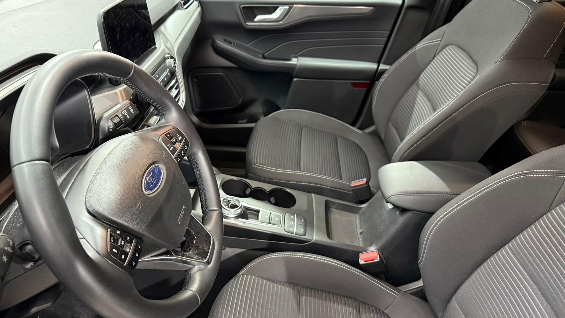 FORD Kuga 2.5 Plug-in Hybrid Titani-showroom-element-3