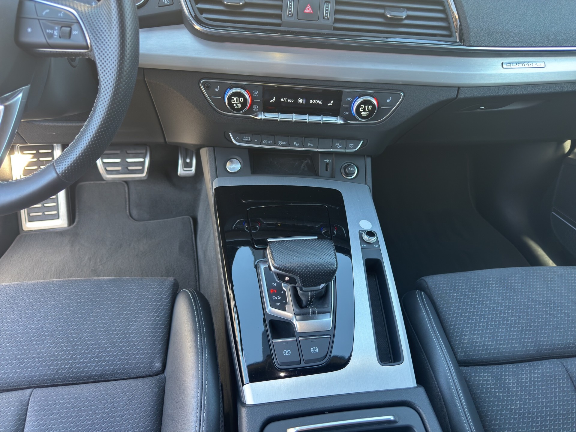 AUDI Q5 Sportback 40 TDI S line quattro S-tronic-image-12