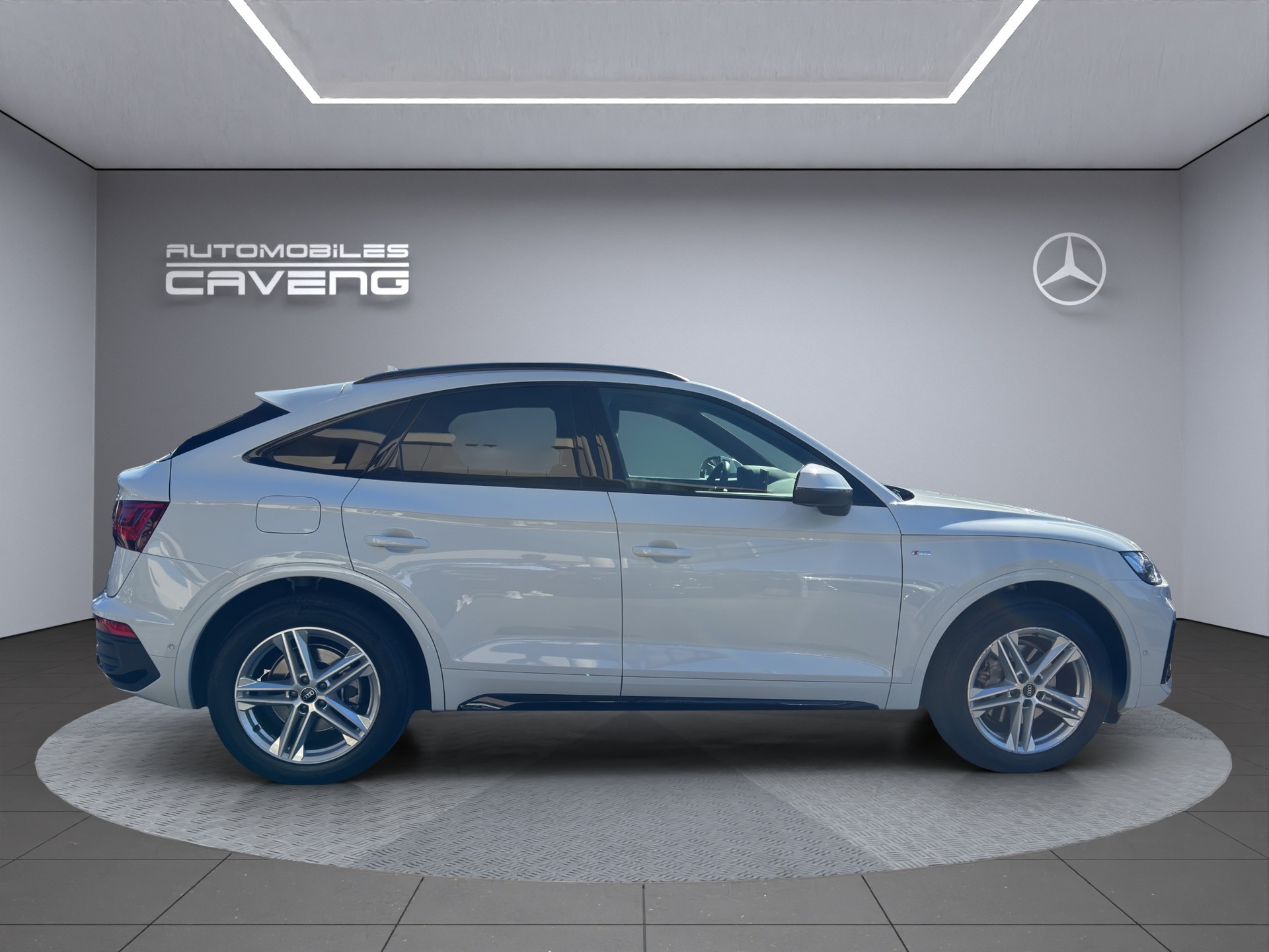 AUDI Q5 Sportback 40 TDI S line quattro S-tronic-image-5