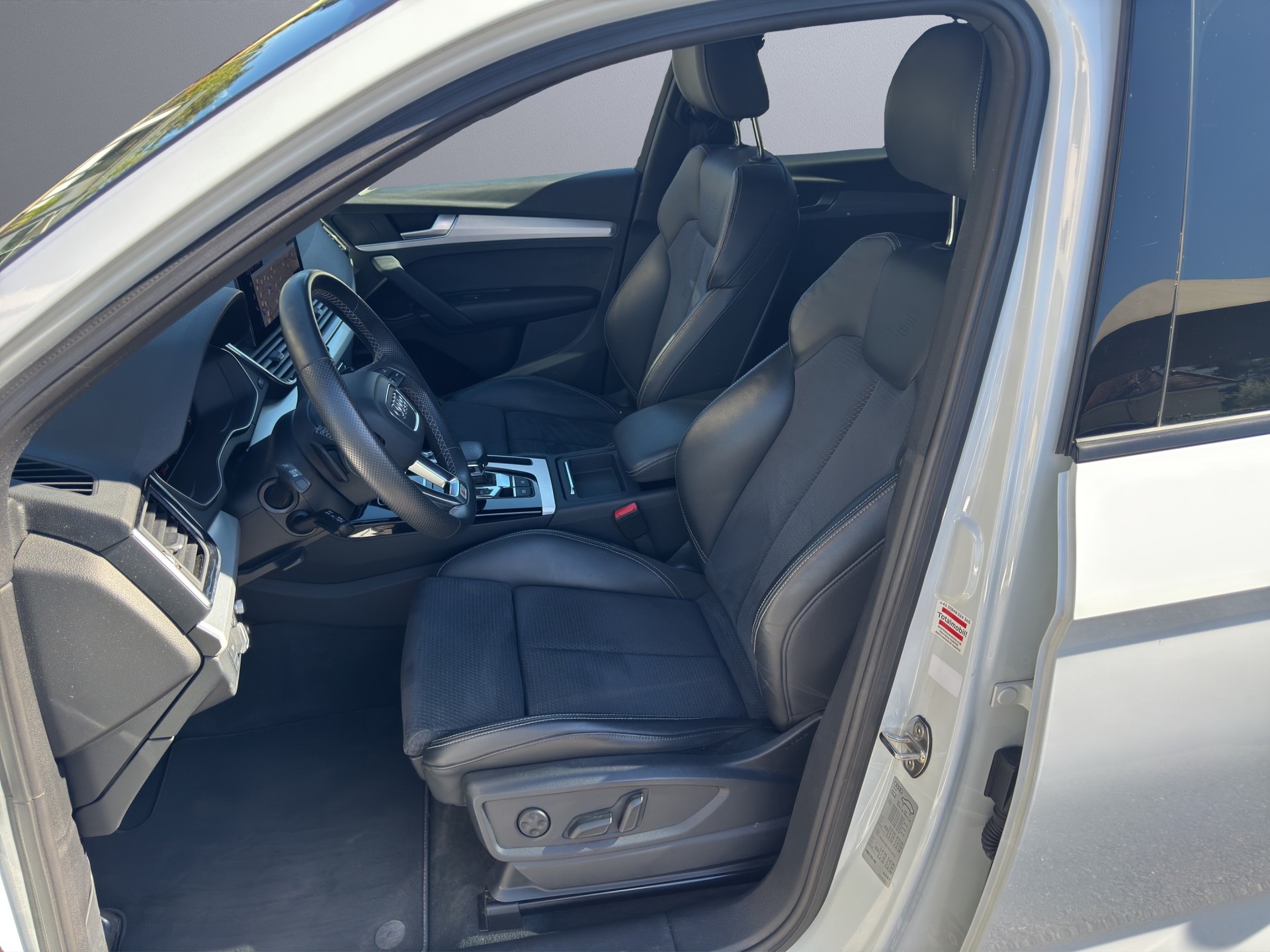 AUDI Q5 Sportback 40 TDI S line quattro S-tronic-image-9
