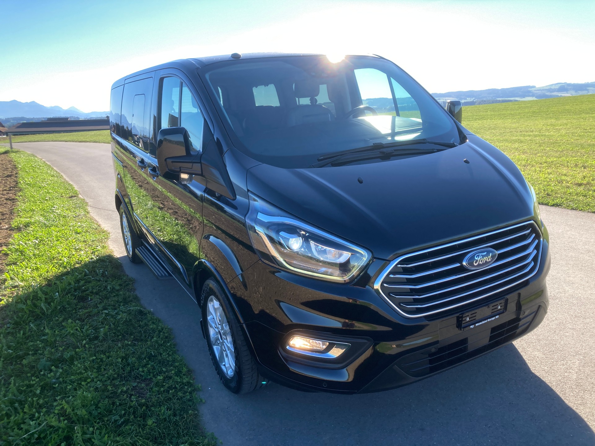 FORD Tourneo Custom 310 L1H1 Titanium mit Anhängerkupplung 2`050 KG-image-1