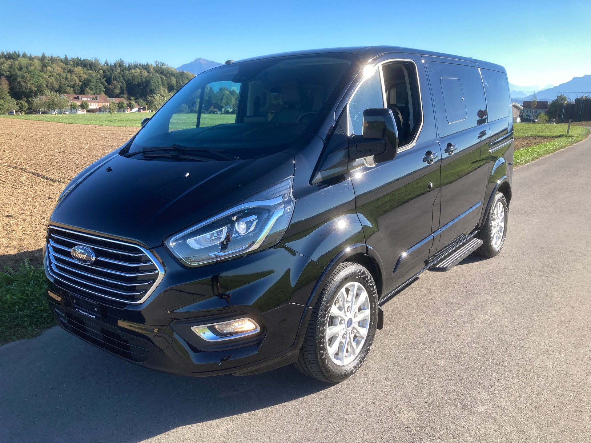 FORD Tourneo Custom 310 L1H1 Titanium mit Anhängerkupplung 2`050 KG