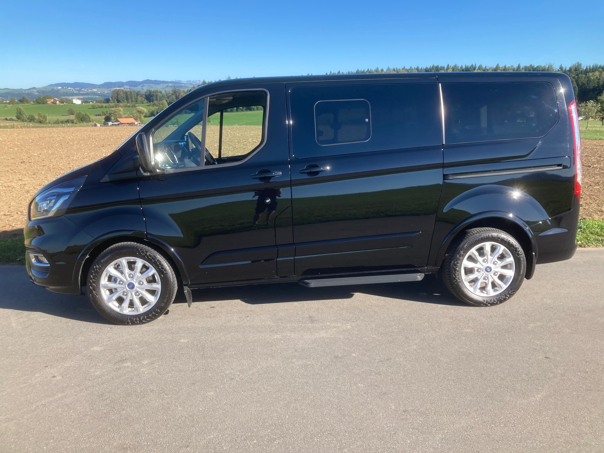 FORD Tourneo Custom 310 L1H1 Titanium mit Anhängerkupplung 2`050 KG-image-4