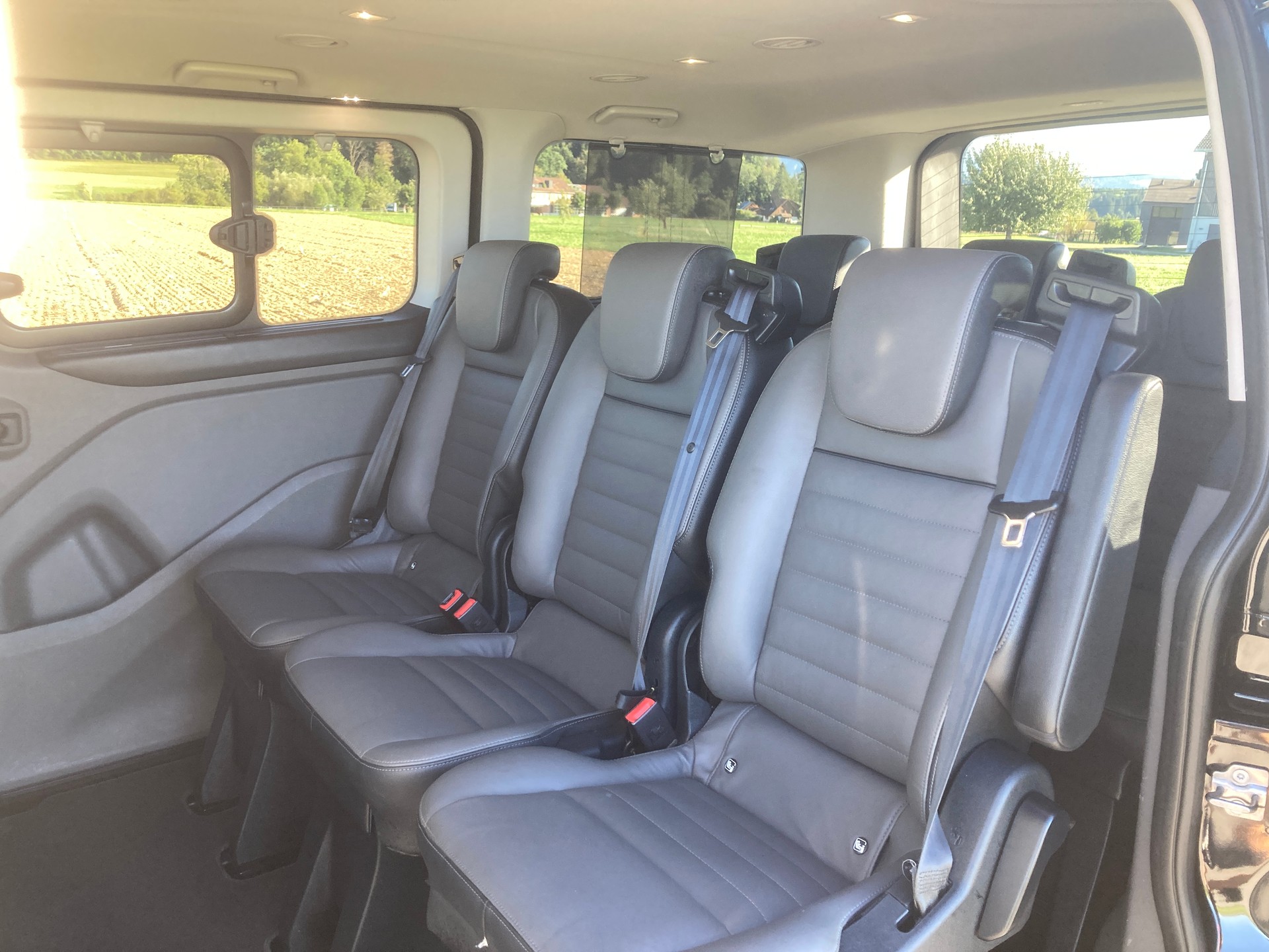 FORD Tourneo Custom 310 L1H1 Titanium mit Anhängerkupplung 2`050 KG-image-8