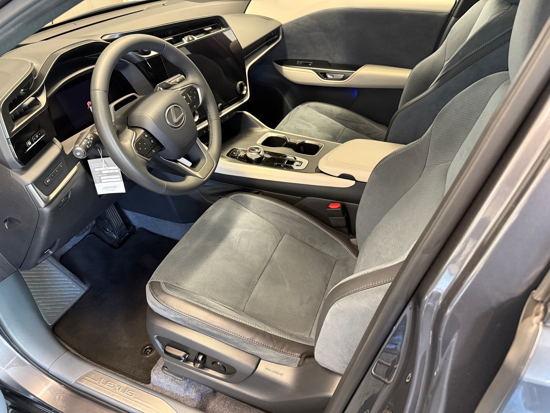 LEXUS RZ 450e 71,4 KW AWD Impression-image-9