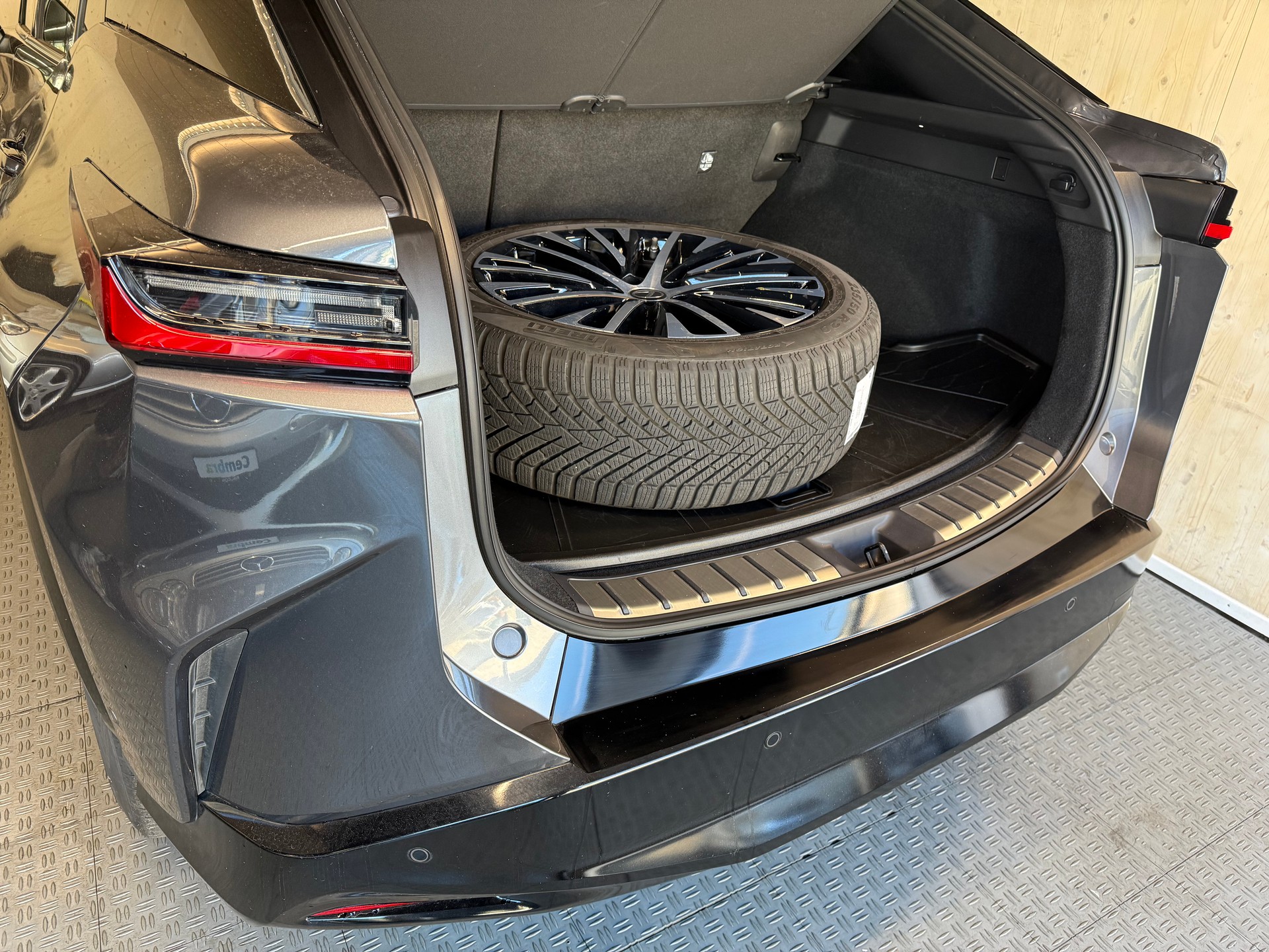 LEXUS RZ 450e 71,4 KW AWD Impression-image-14
