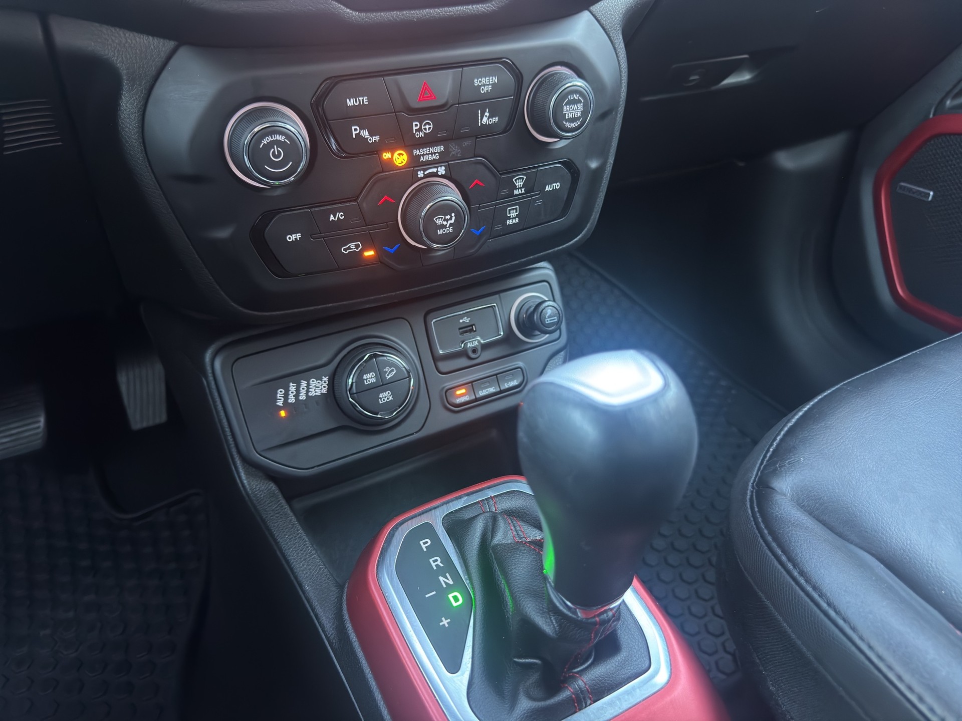 JEEP Renegade 1.3 T PHEV Trailhawk AWD-image-11