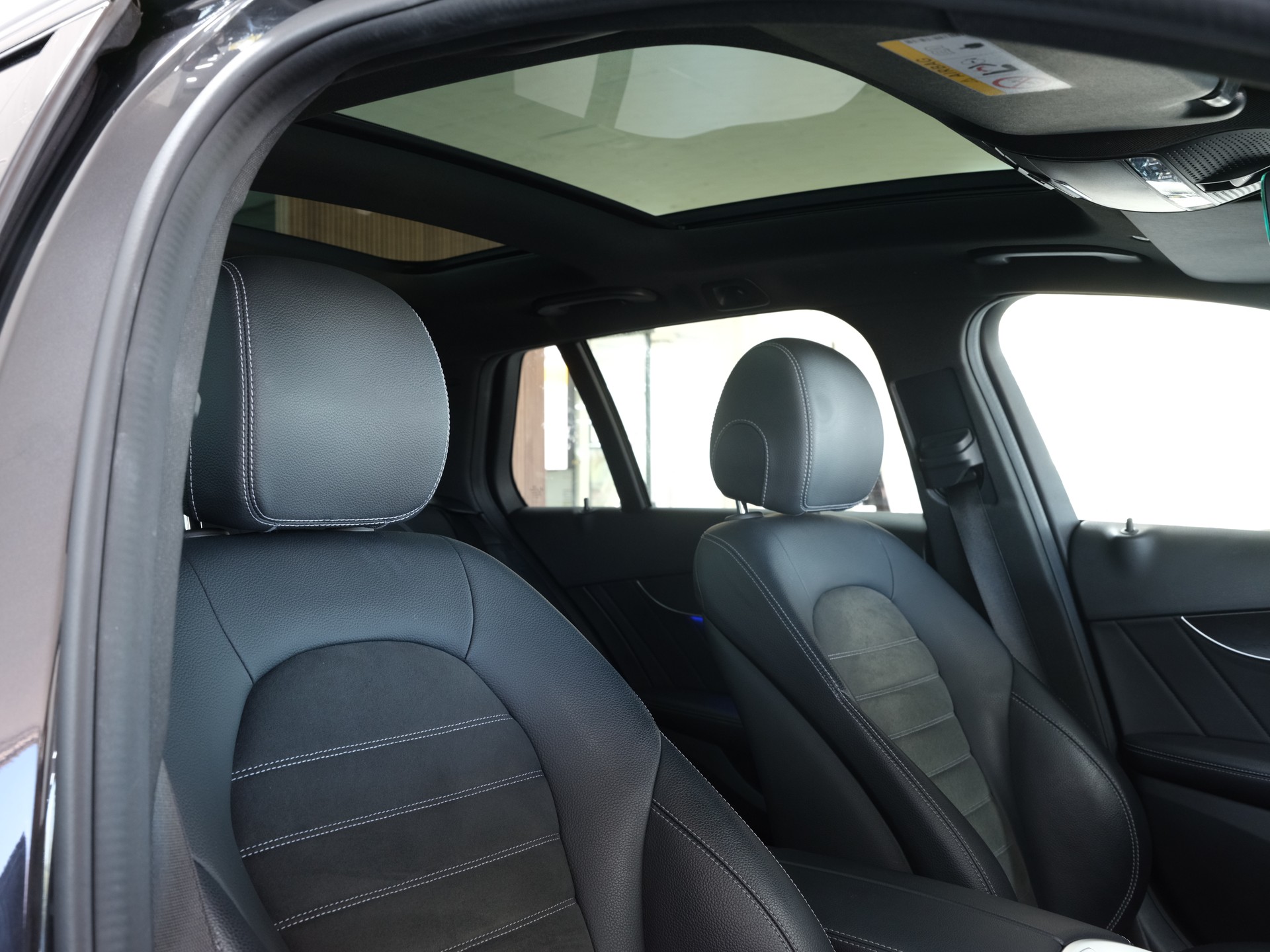 MERCEDES-BENZ C 220 d Swiss Star AMG Line 4M 9G-Tronic *Burmester* *360 Kamera* *Panorama*-image-24