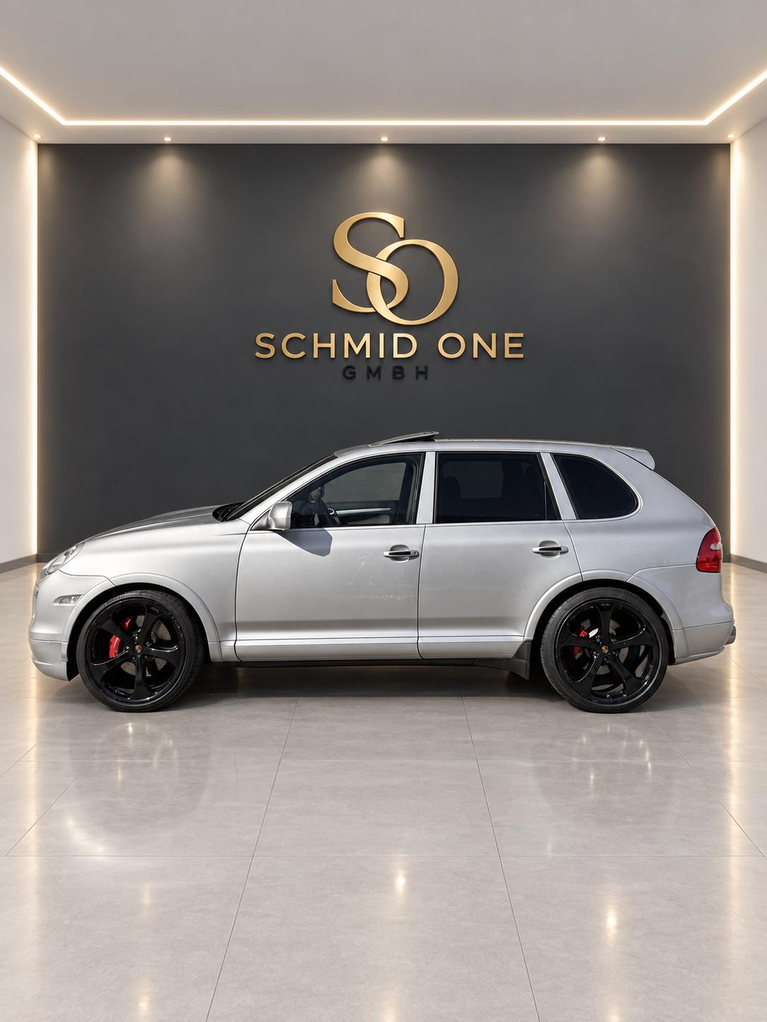 PORSCHE Cayenne Turbo S-showroom-element-1