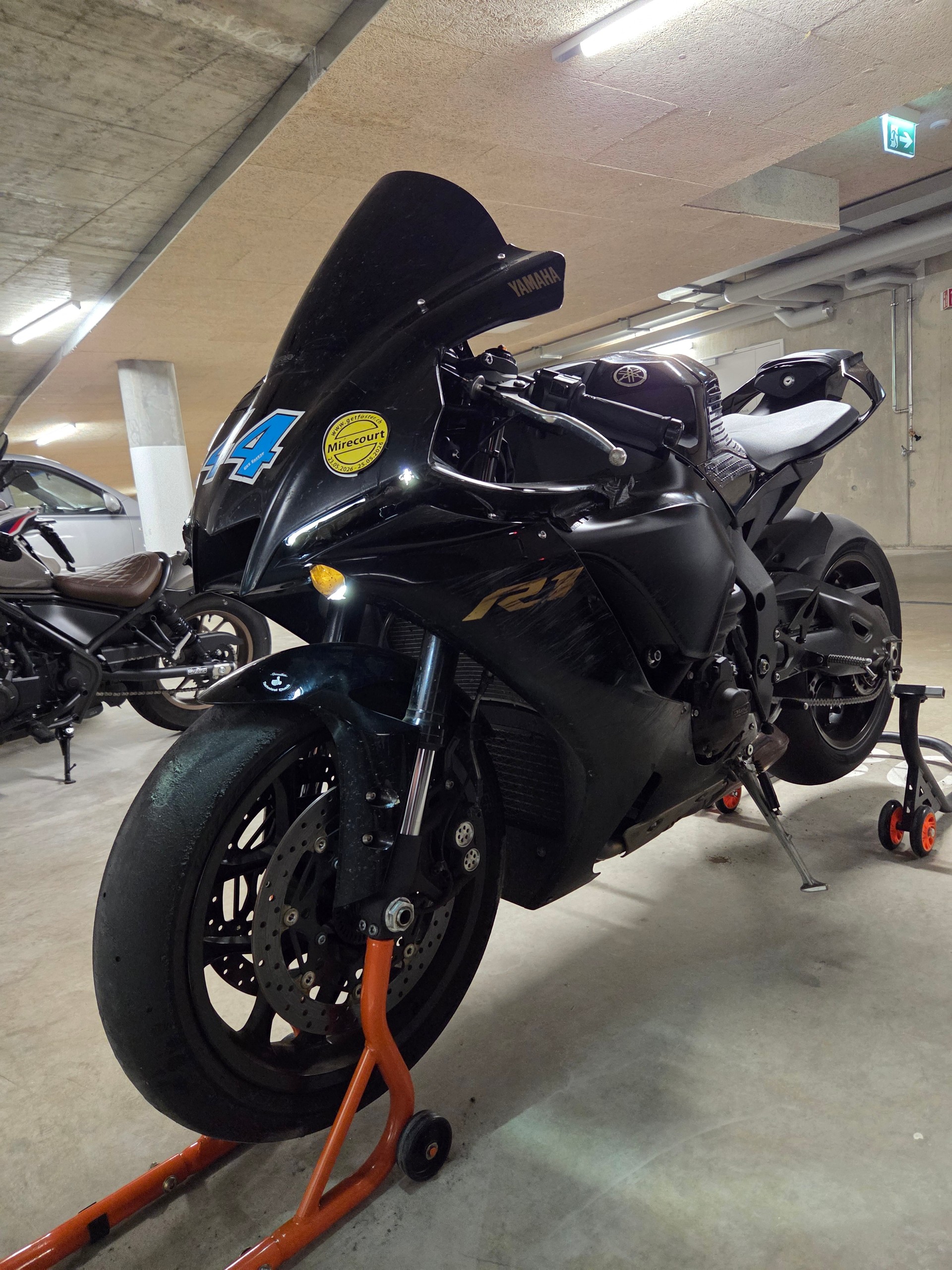 YAMAHA YZF-R1 ABS-image-4