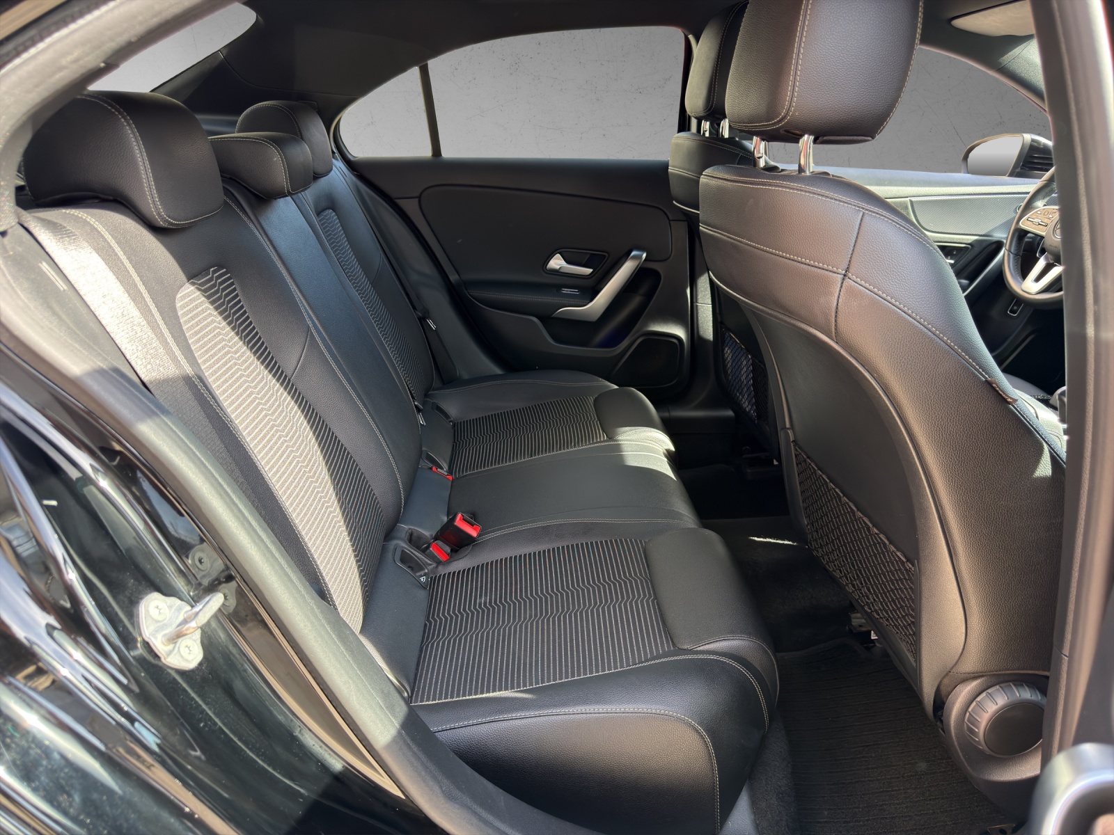 MERCEDES-BENZ A 220 Progressive 7G-DCT 4Matic-image-13