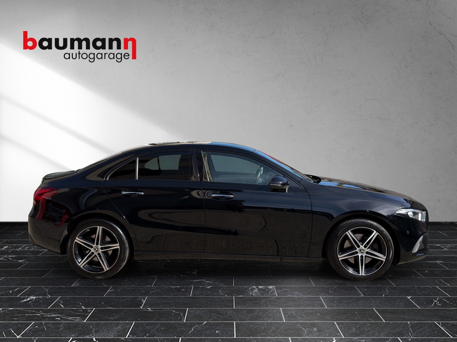 MERCEDES-BENZ A 220 Progressive 7G-DCT 4Matic-image-4