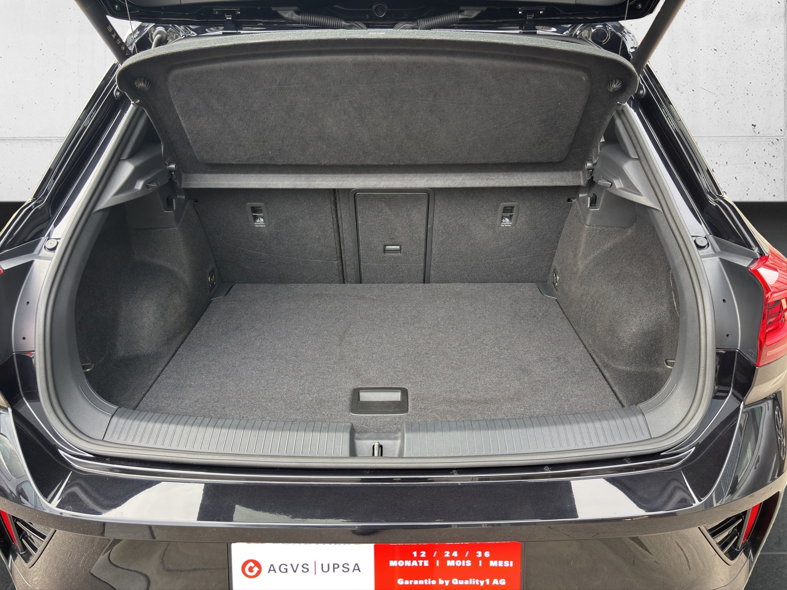 VW T-Roc 2.0 TSI R DSG 4Motion mit Akrapovic Abgasanlage & Winterräder-image-7