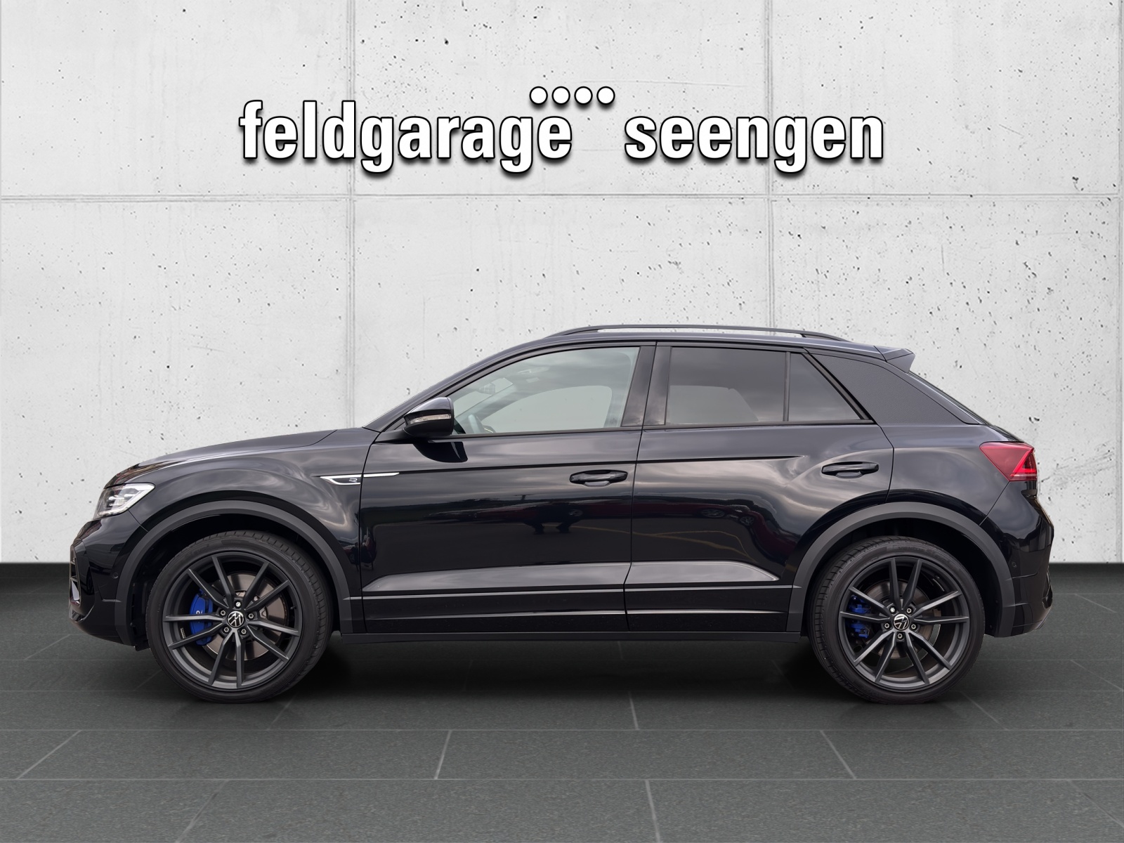 VW T-Roc 2.0 TSI R DSG 4Motion mit Akrapovic Abgasanlage & Winterräder-showroom-element-1