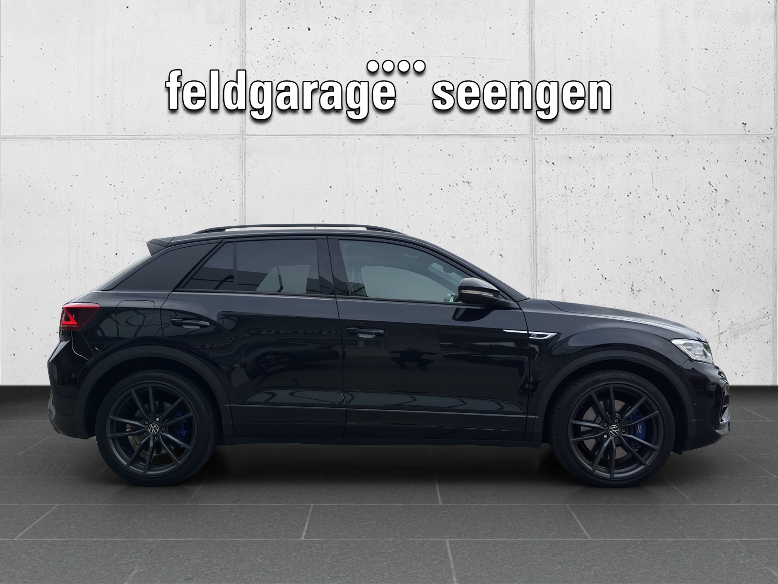 VW T-Roc 2.0 TSI R DSG 4Motion mit Akrapovic Abgasanlage & Winterräder-showroom-element-3