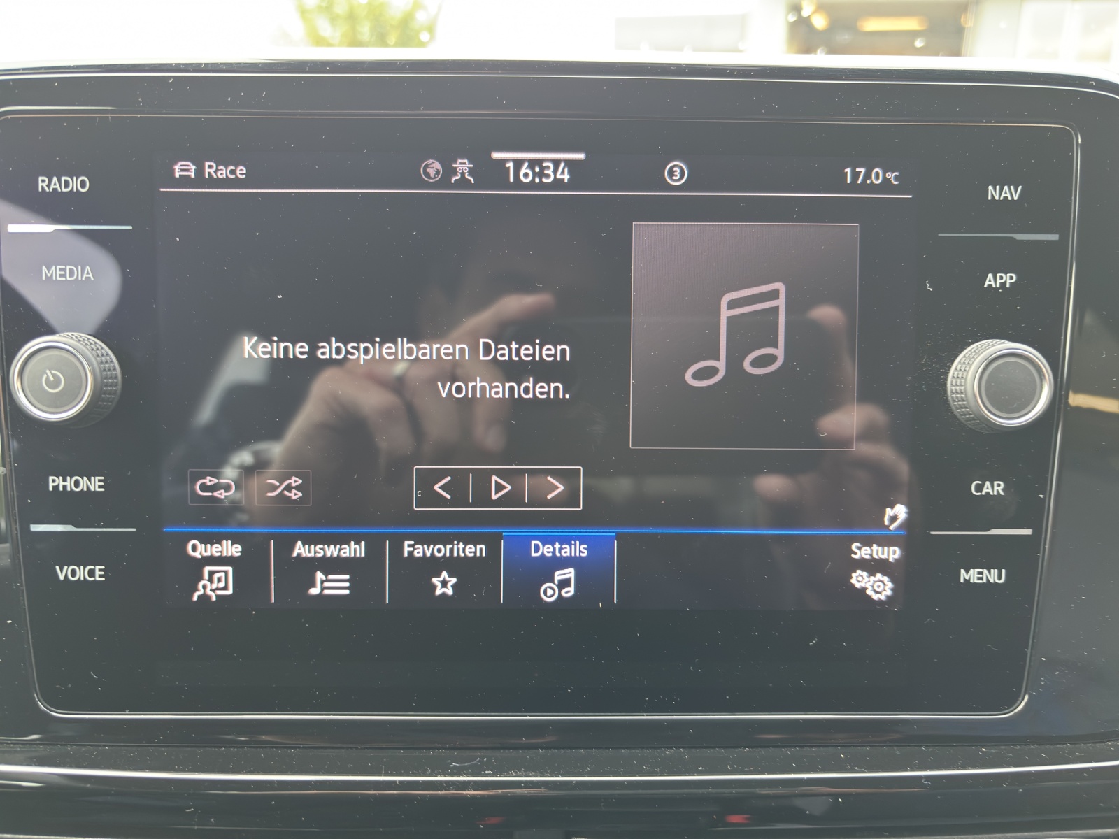 VW T-Roc 2.0 TSI R DSG 4Motion mit Akrapovic Abgasanlage & Winterräder-image-19