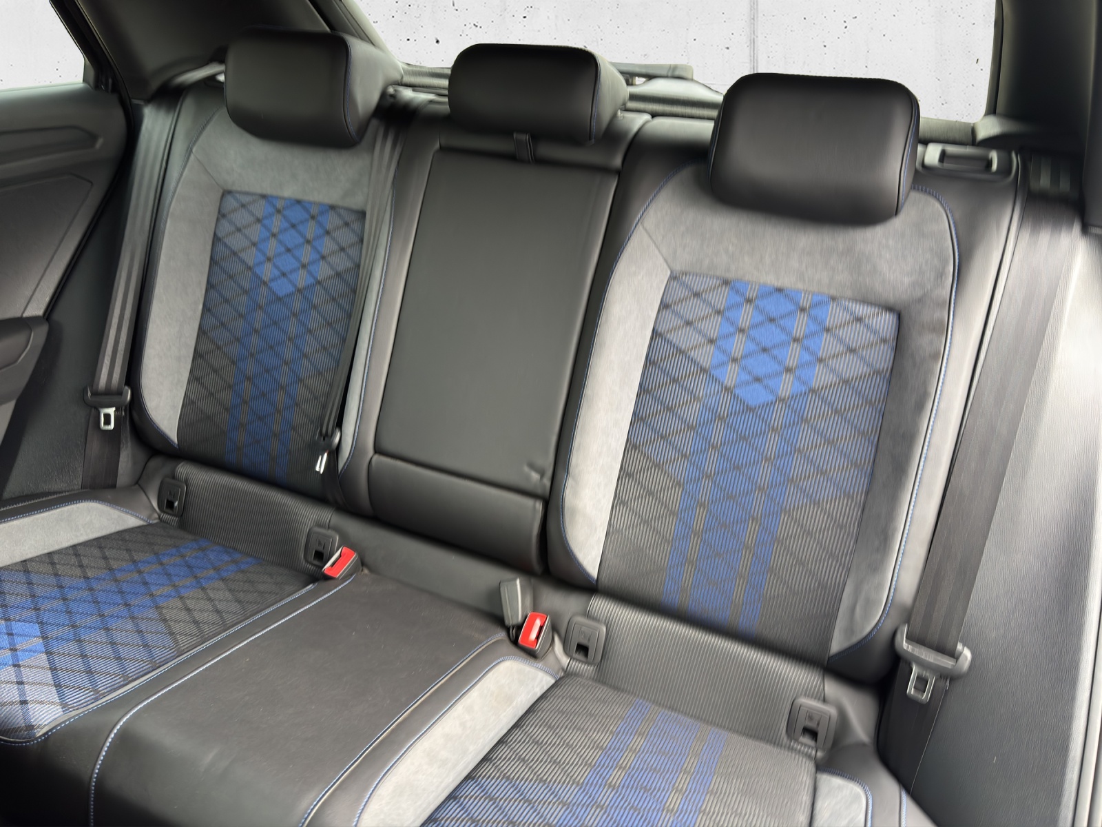 VW T-Roc 2.0 TSI R DSG 4Motion mit Akrapovic Abgasanlage & Winterräder-image-27