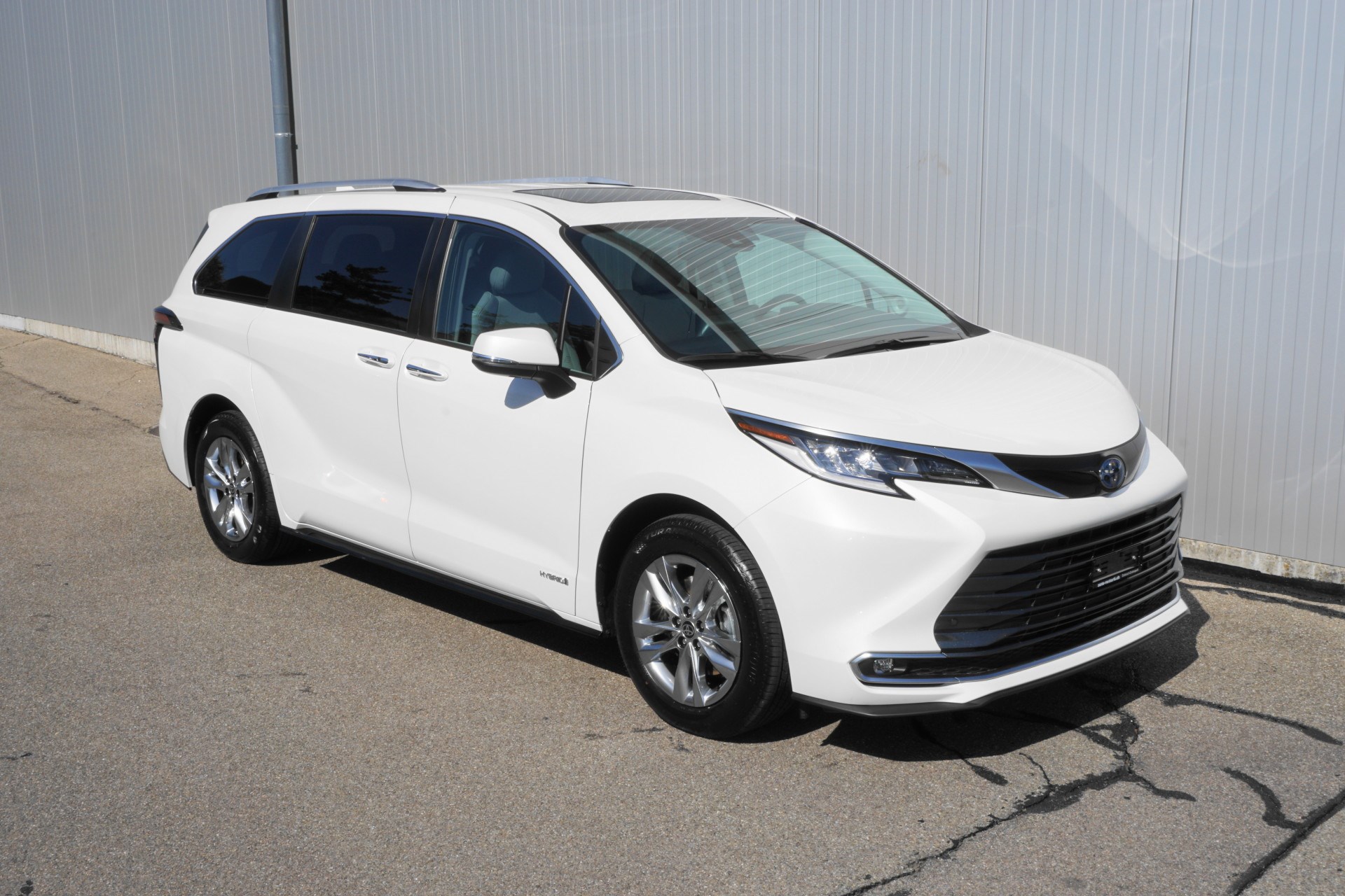 TOYOTA Sienna Hybrid Limited FWD-image-15