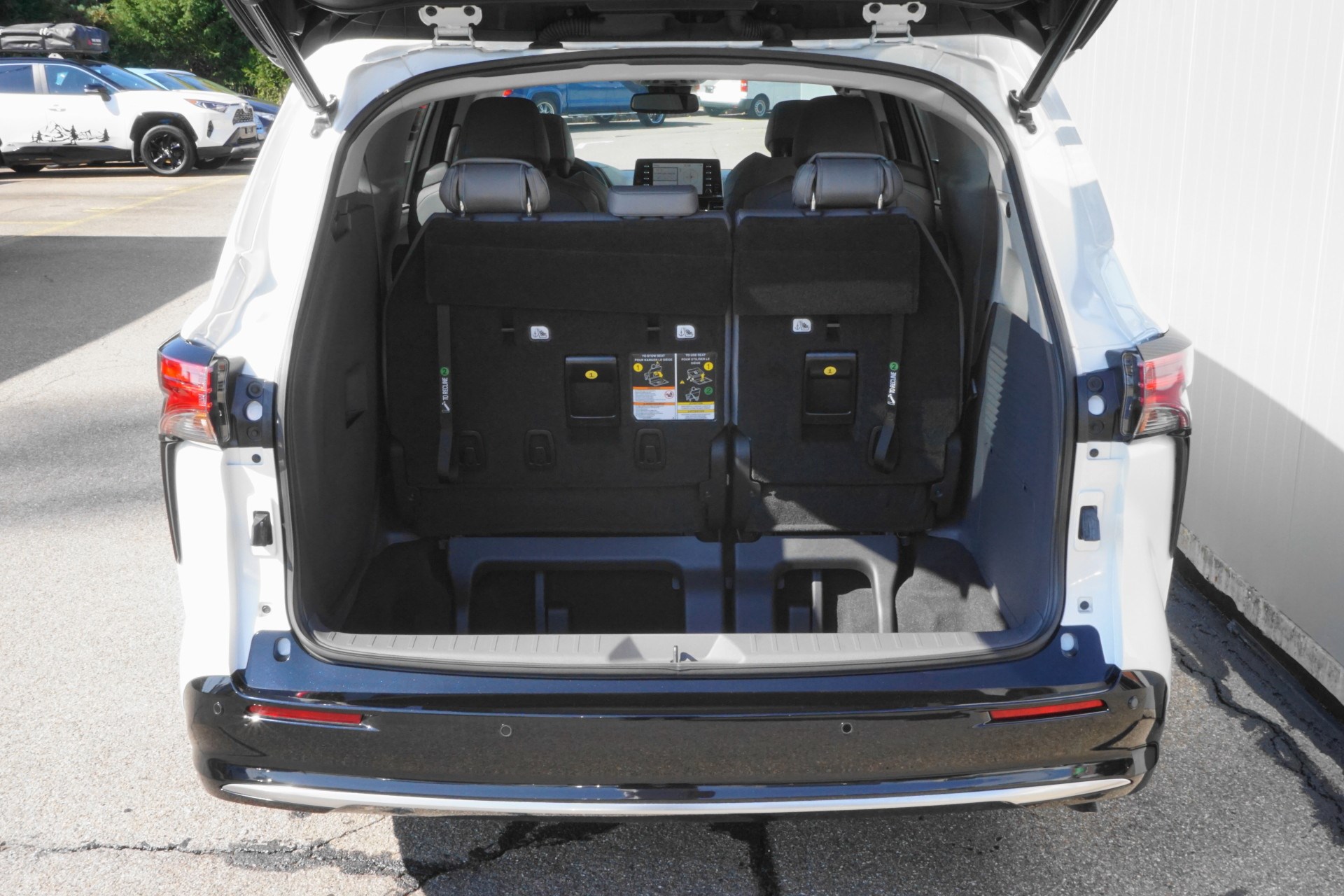 TOYOTA Sienna Hybrid Limited FWD-image-11